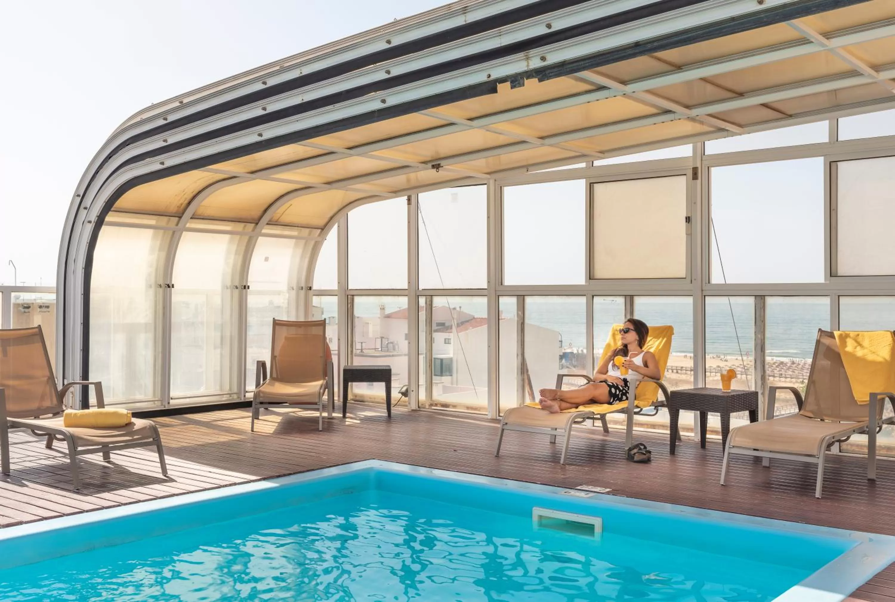 Swimming pool in Hotel Baía De Monte Gordo