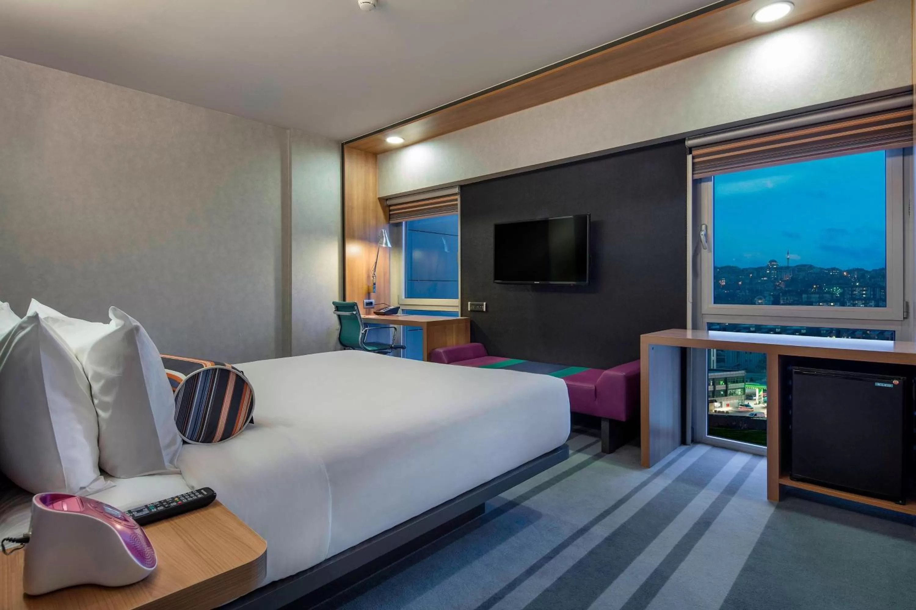 Photo of the whole room, Bed in Aloft Bursa Hotel