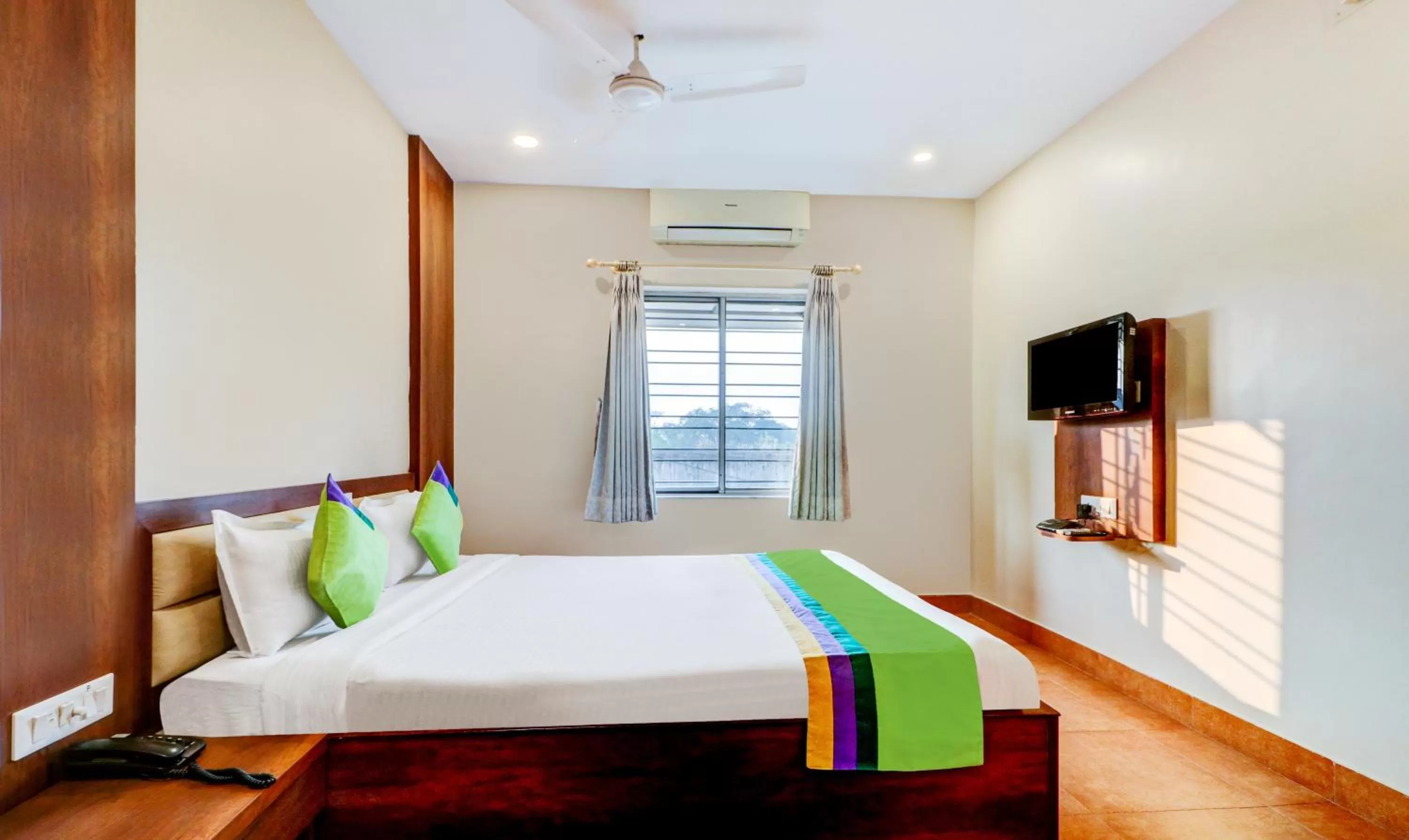 Bed in Treebo Sreema - 2 km From Salt Lake Sector V