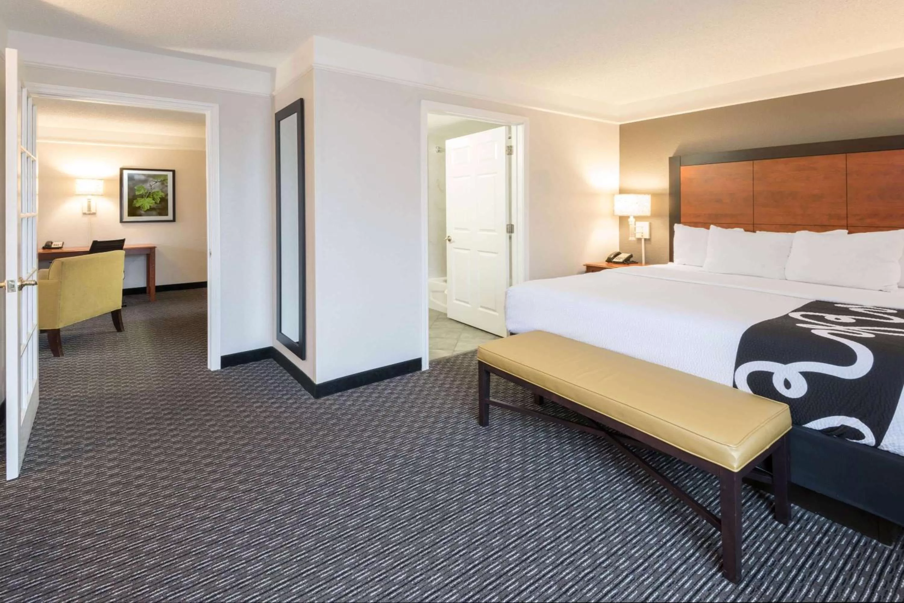Photo of the whole room, Bed in La Quinta Inn & Suites by Wyndham San Antonio Riverwalk