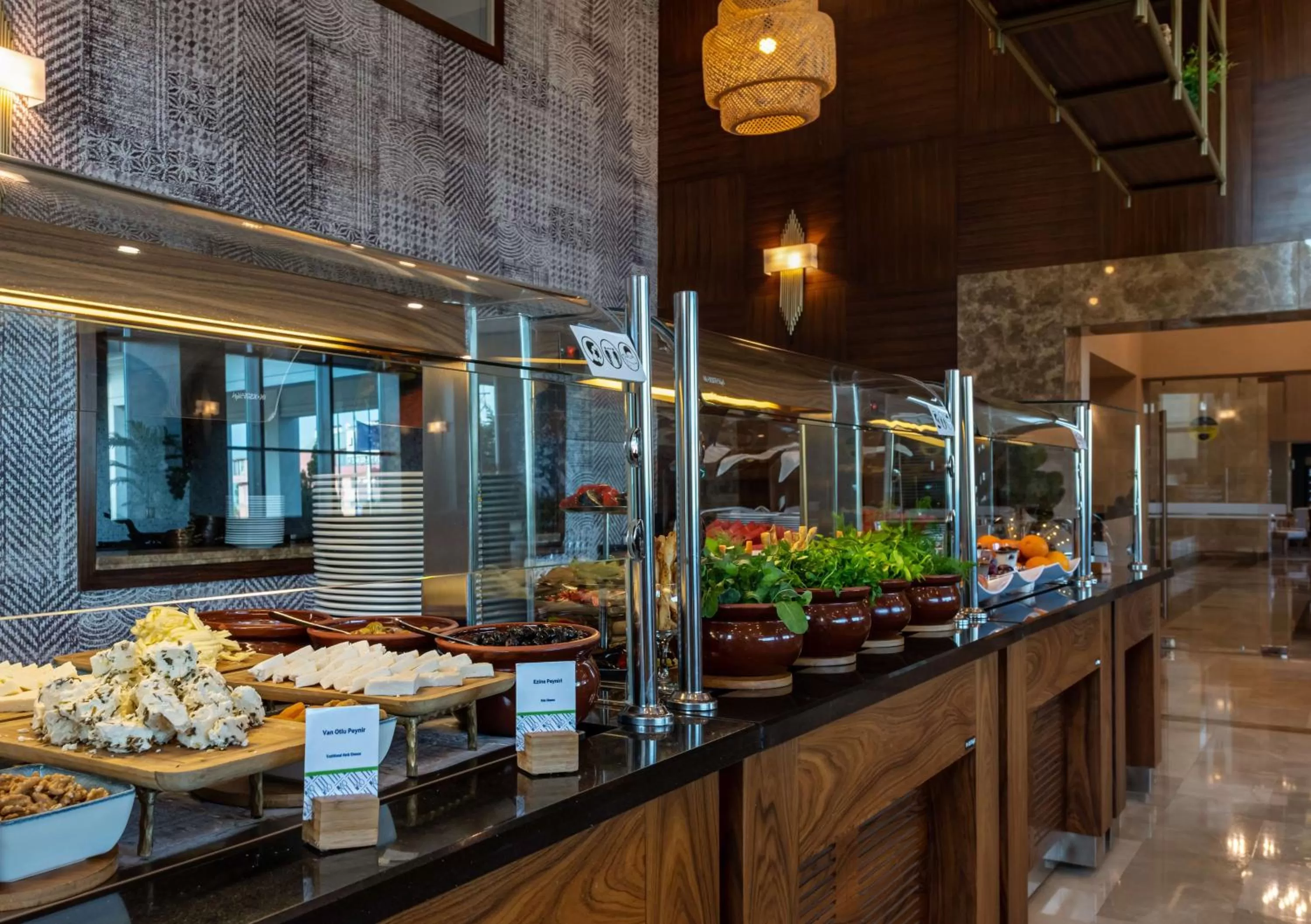 Restaurant/places to eat in Doubletree by Hilton Van