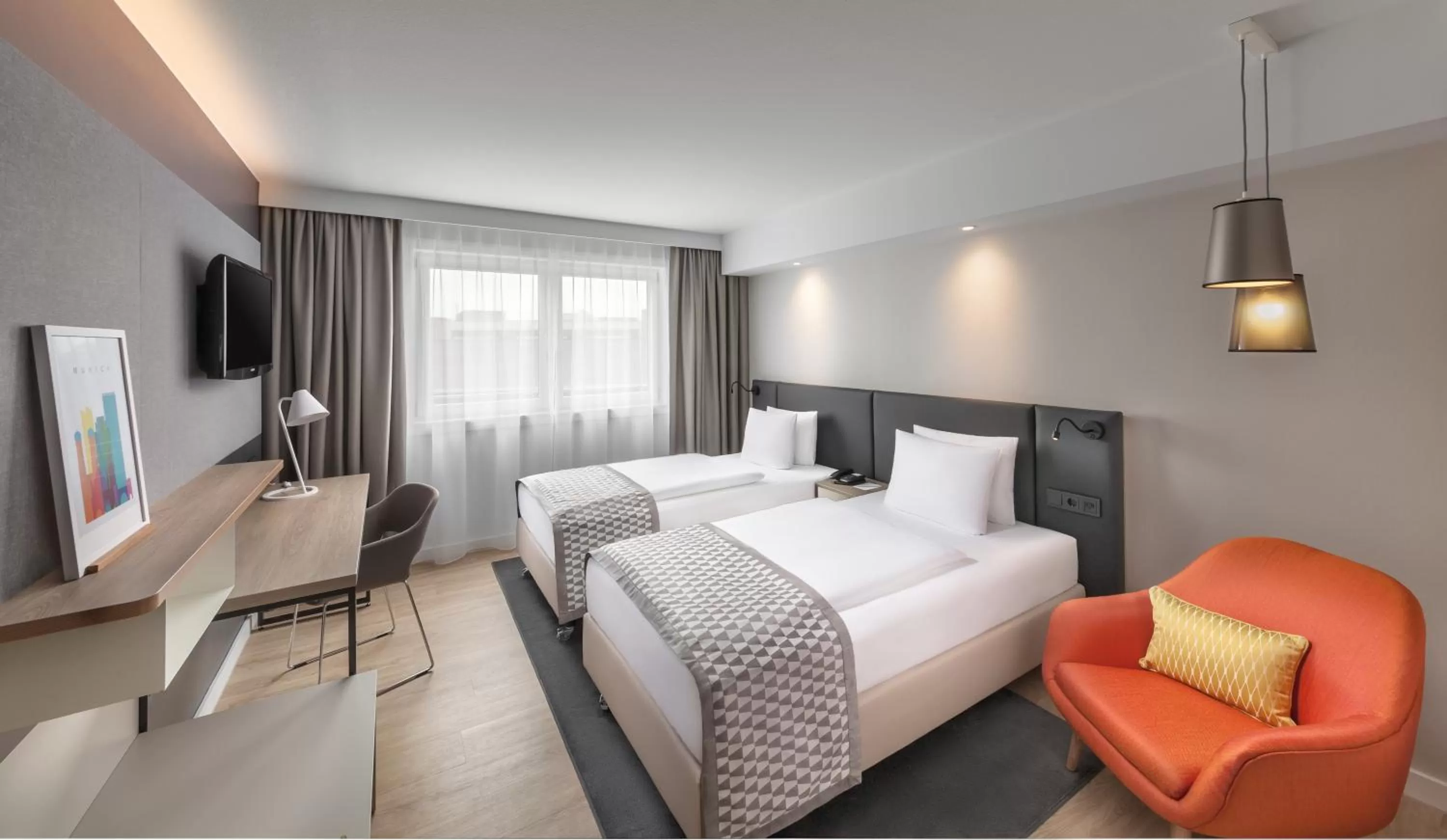 Photo of the whole room, Bed in Holiday Inn Munich City Centre by IHG
