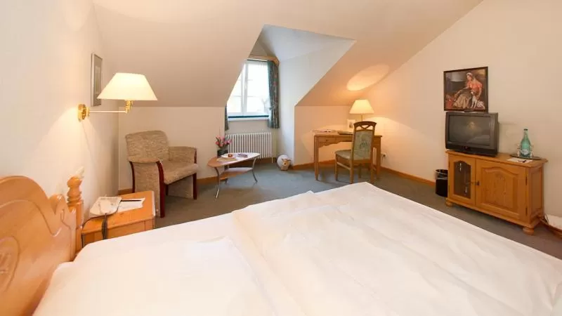 Photo of the whole room, Bed in Hotel Aselager Mühle