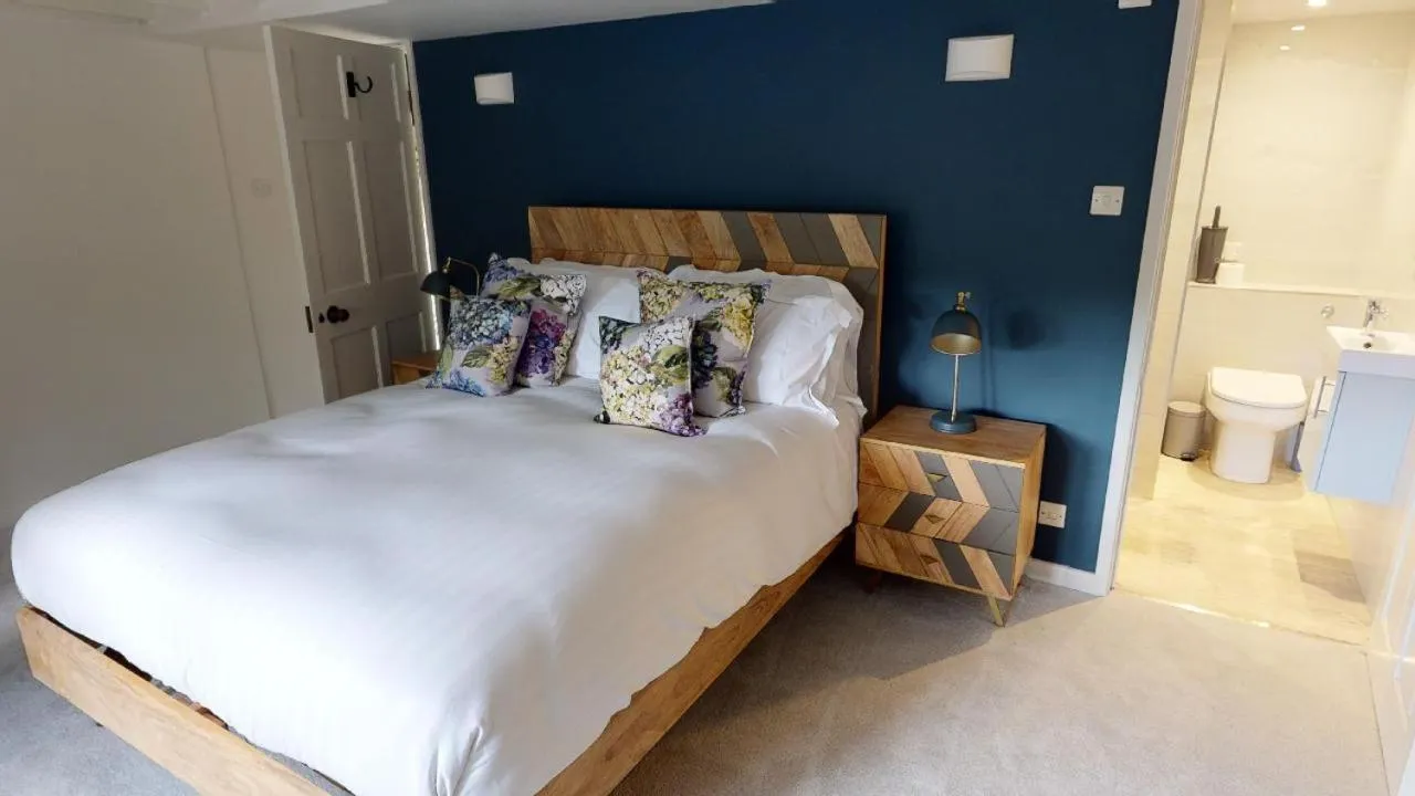 Bedroom, Bed in The Gamekeeper's Inn