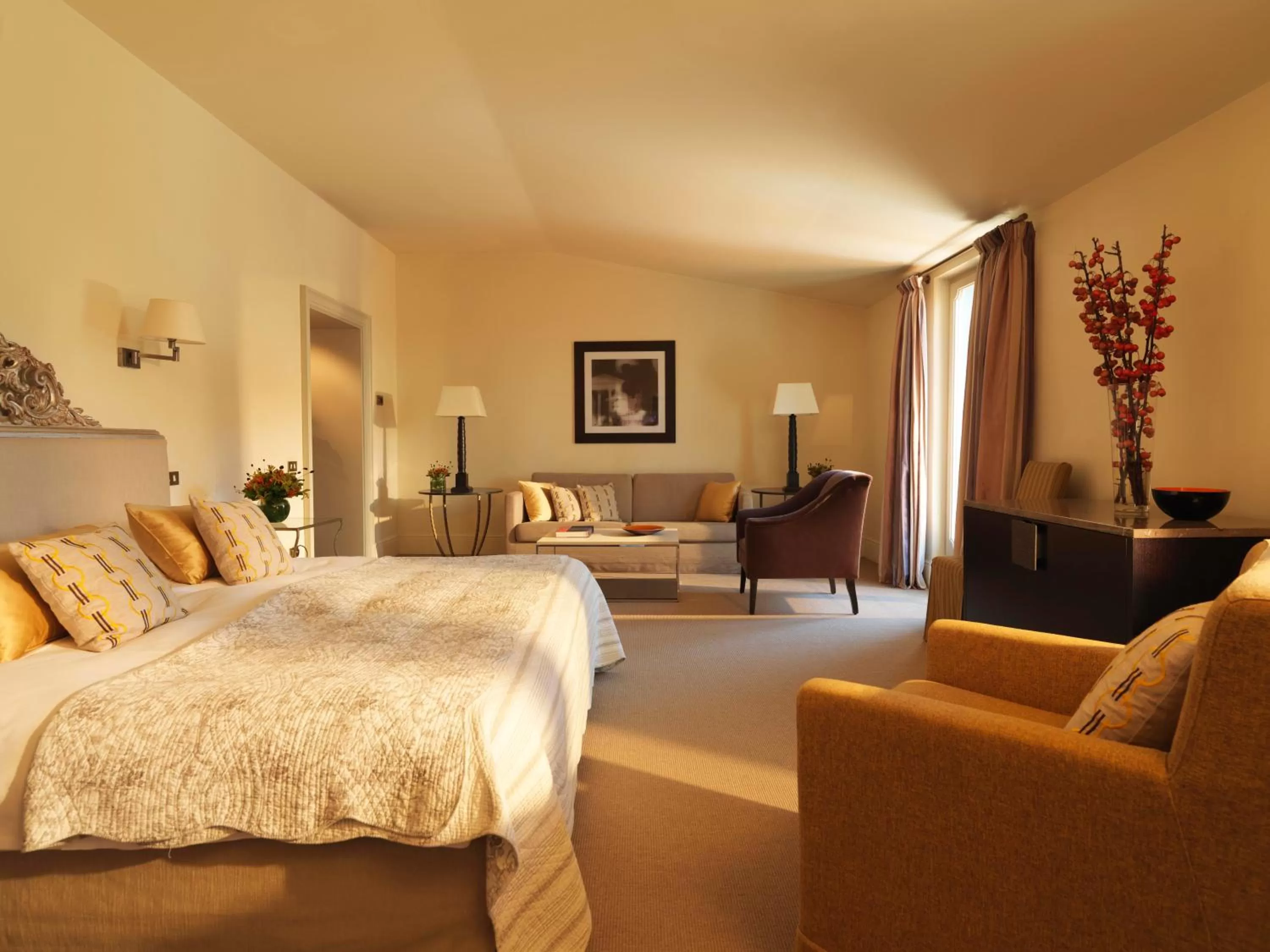 Photo of the whole room, Bed in Rocco Forte Hotel De Russie