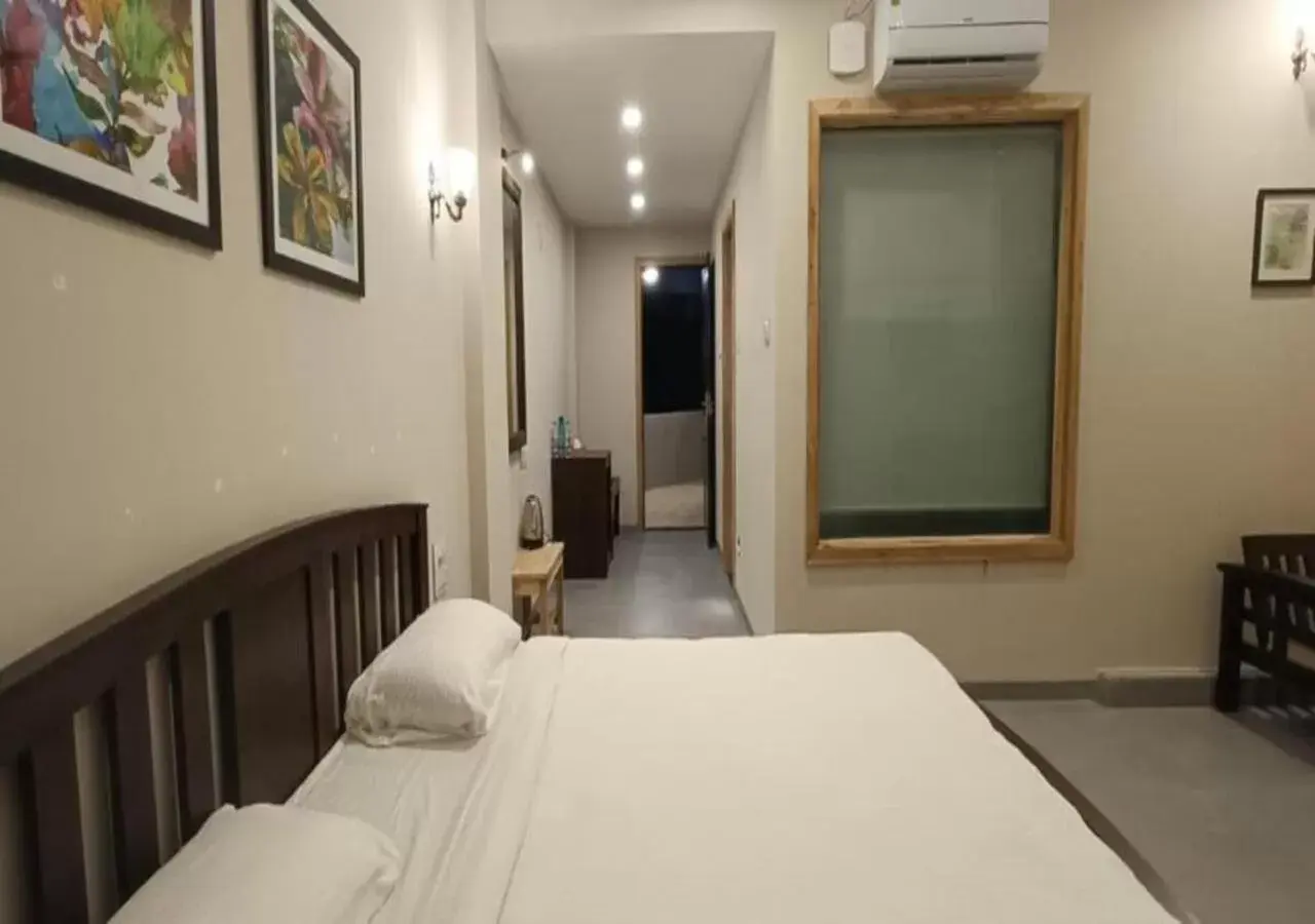 Deluxe Double Room with Balcony in Mountain Breeze Resort, Mahabaleshwar Deluxe Double Room with Balcony in Mountain Breeze Resort, Mahabaleshwar