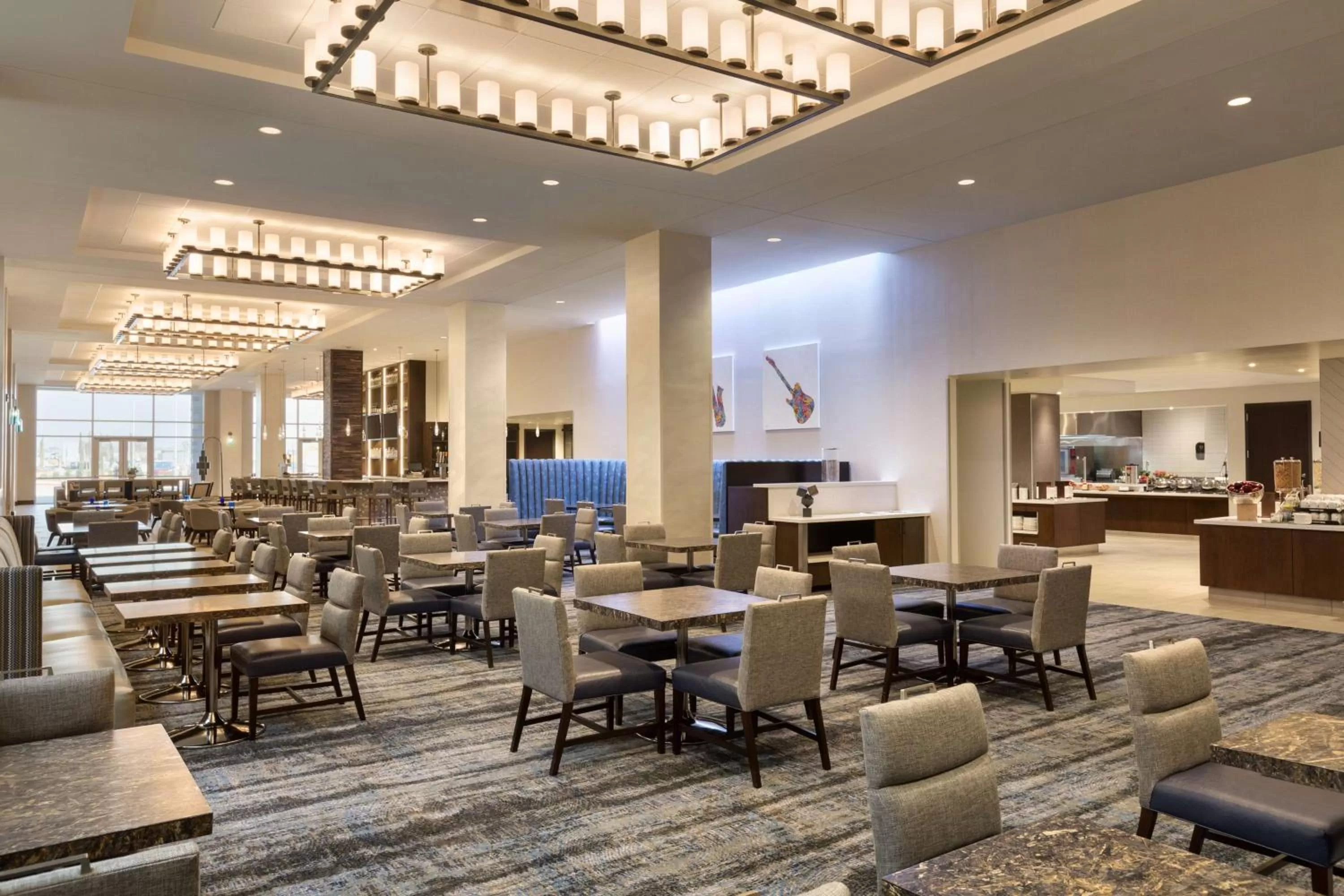 Restaurant/places to eat in Embassy Suites By Hilton Denton Convention Center
