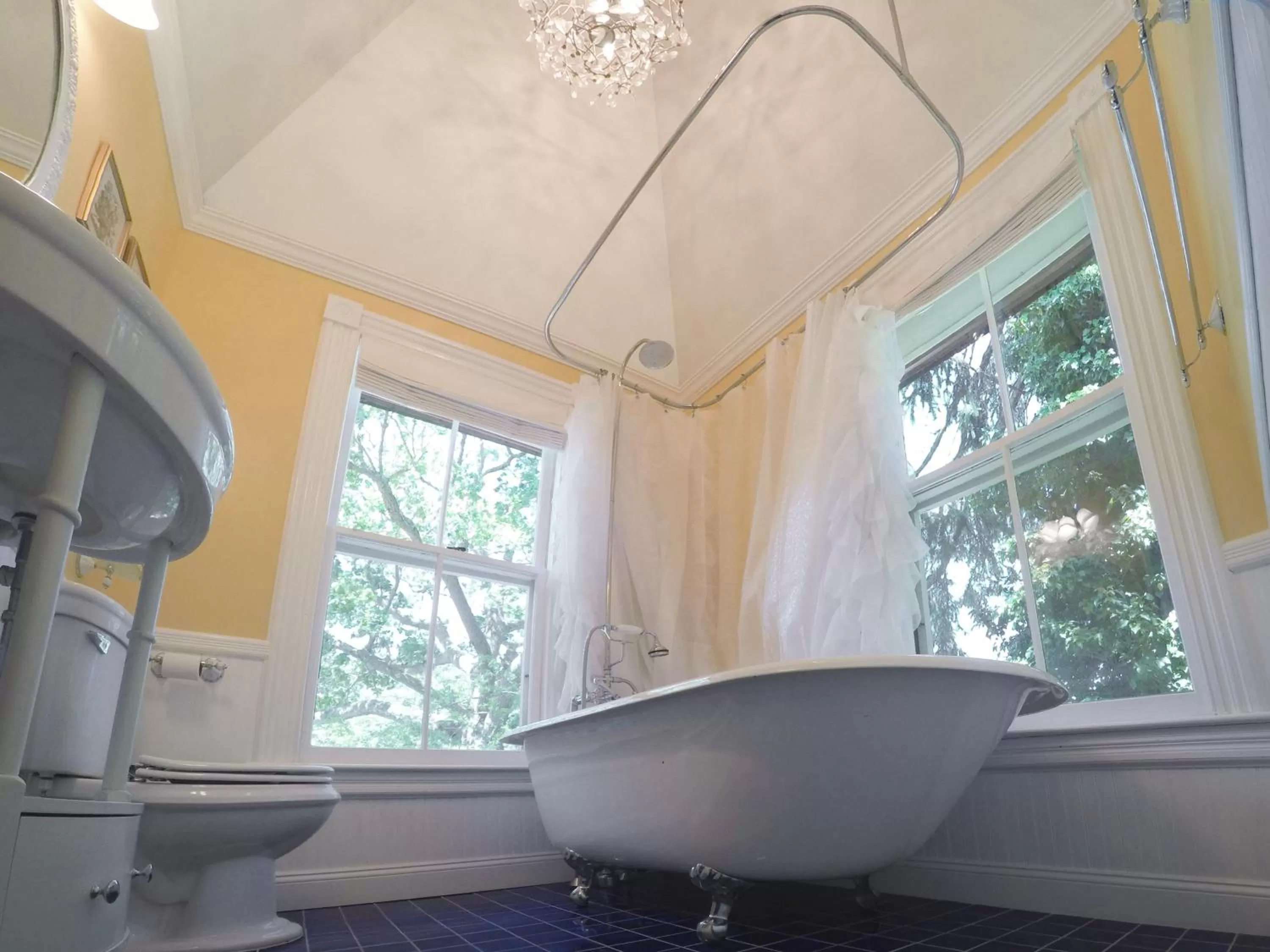 Bathroom in The Fox and Owl Inn