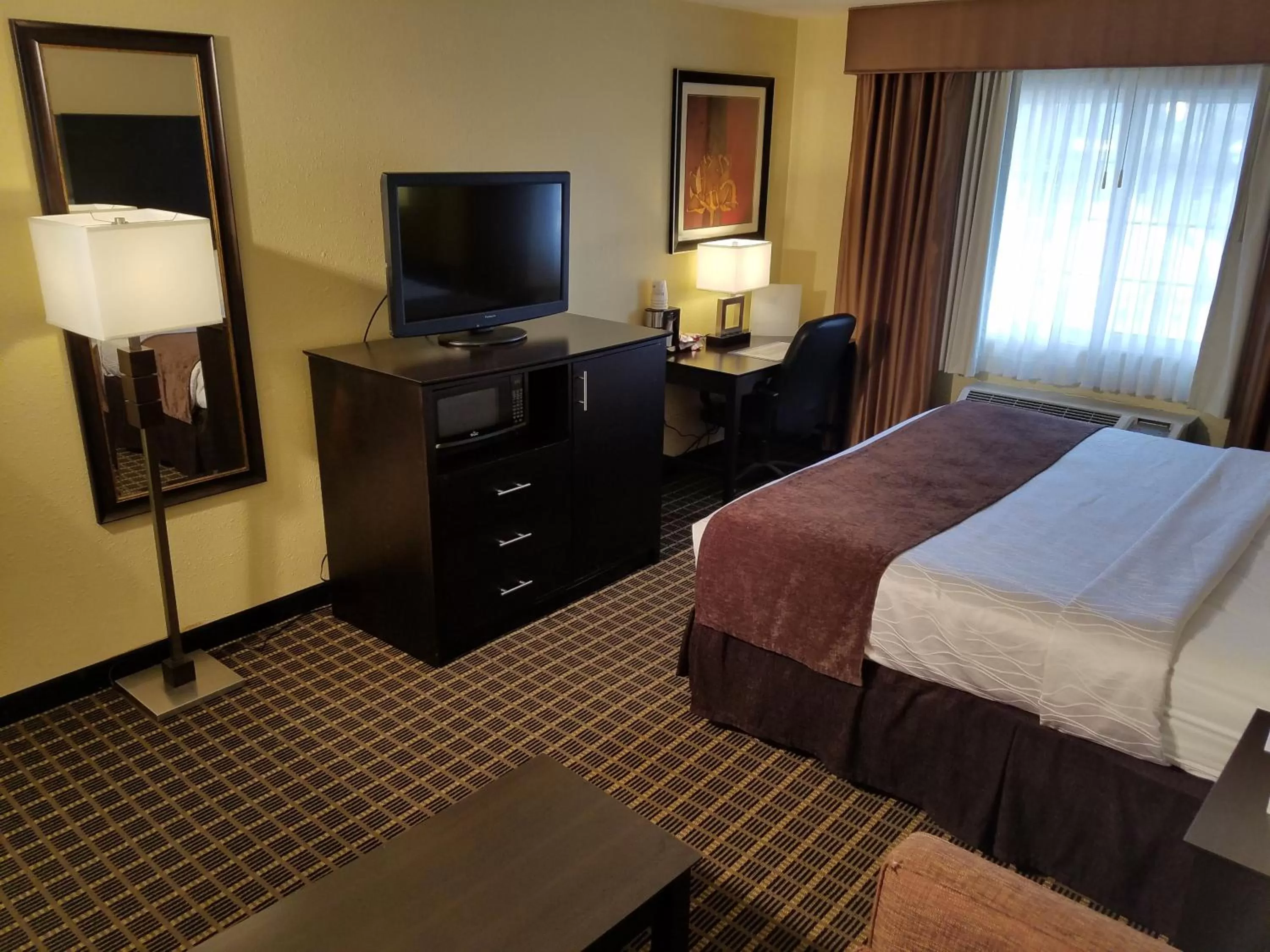 Bedroom, Bed in Quality Inn & Suites Morgantown - University Area