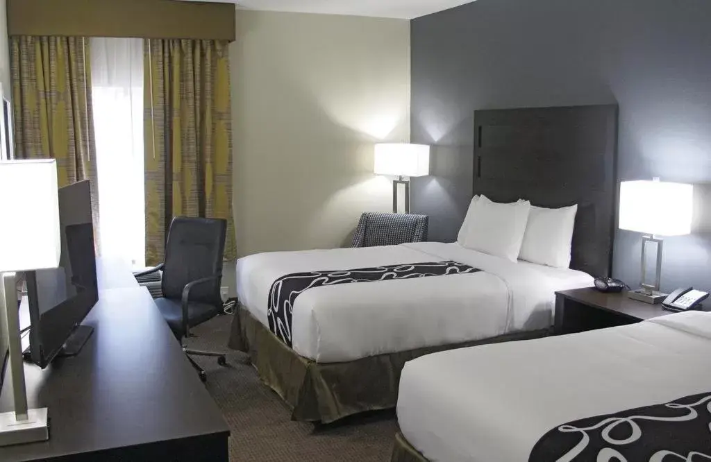 Queen Room with Two Queen Beds in La Quinta by Wyndham Karnes City - Kenedy Queen Room with Two Queen Beds in La Quinta by Wyndham Karnes City - Kenedy