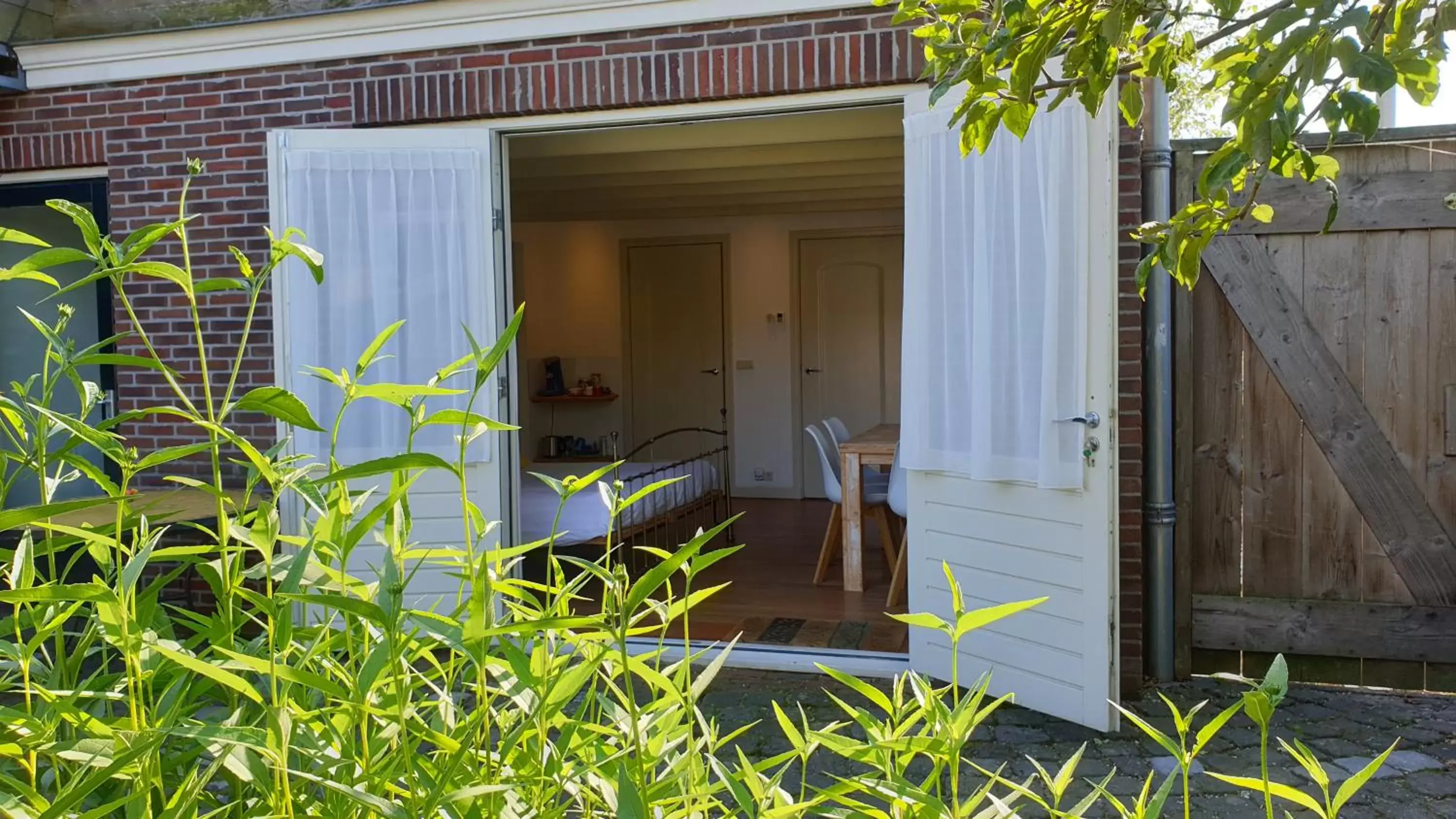 Quadruple Room with Garden View in Hotel Anne-Klare Quadruple Room with Garden View in Hotel Anne-Klare