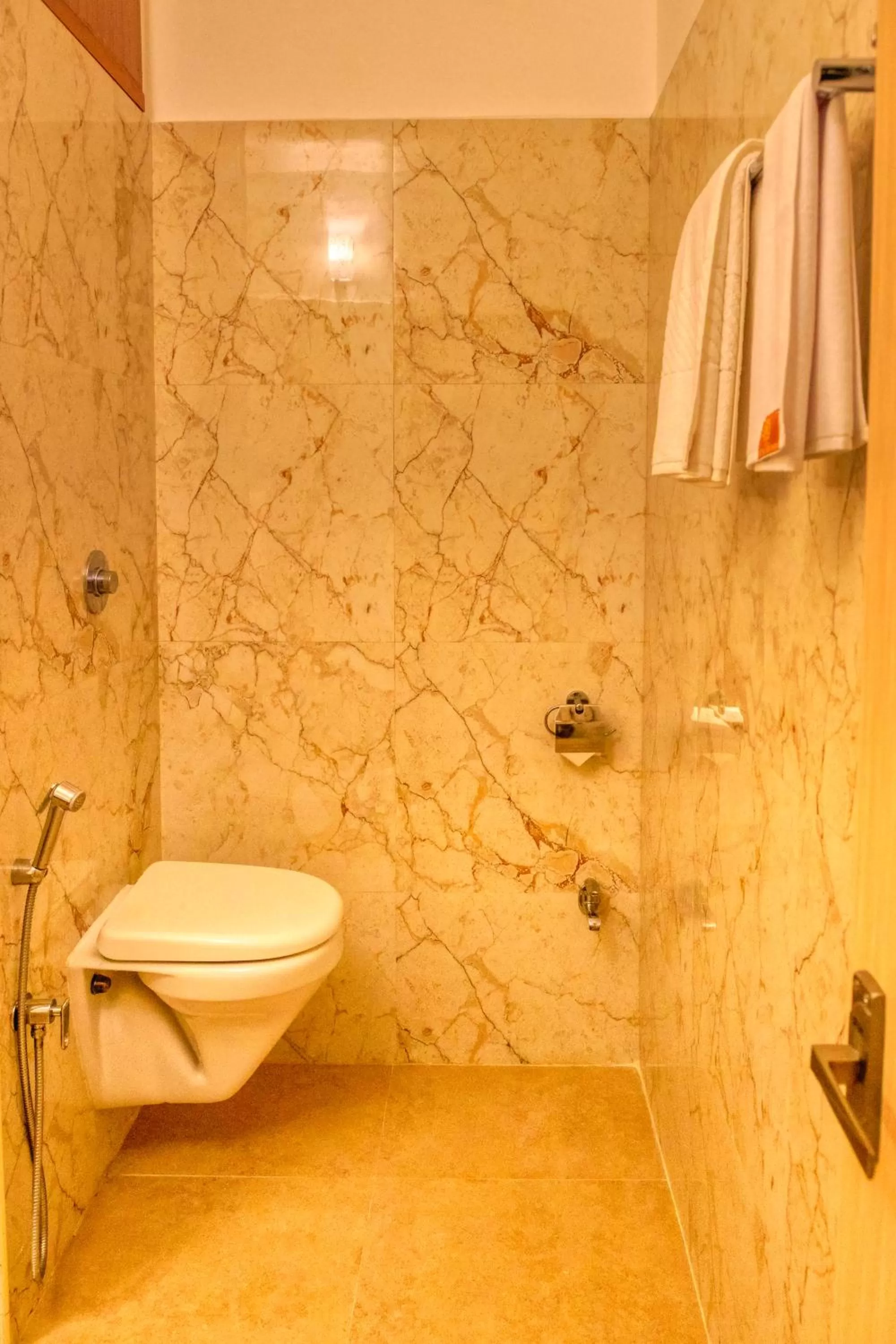 Toilet in HOTEL ROYAL GRANDE