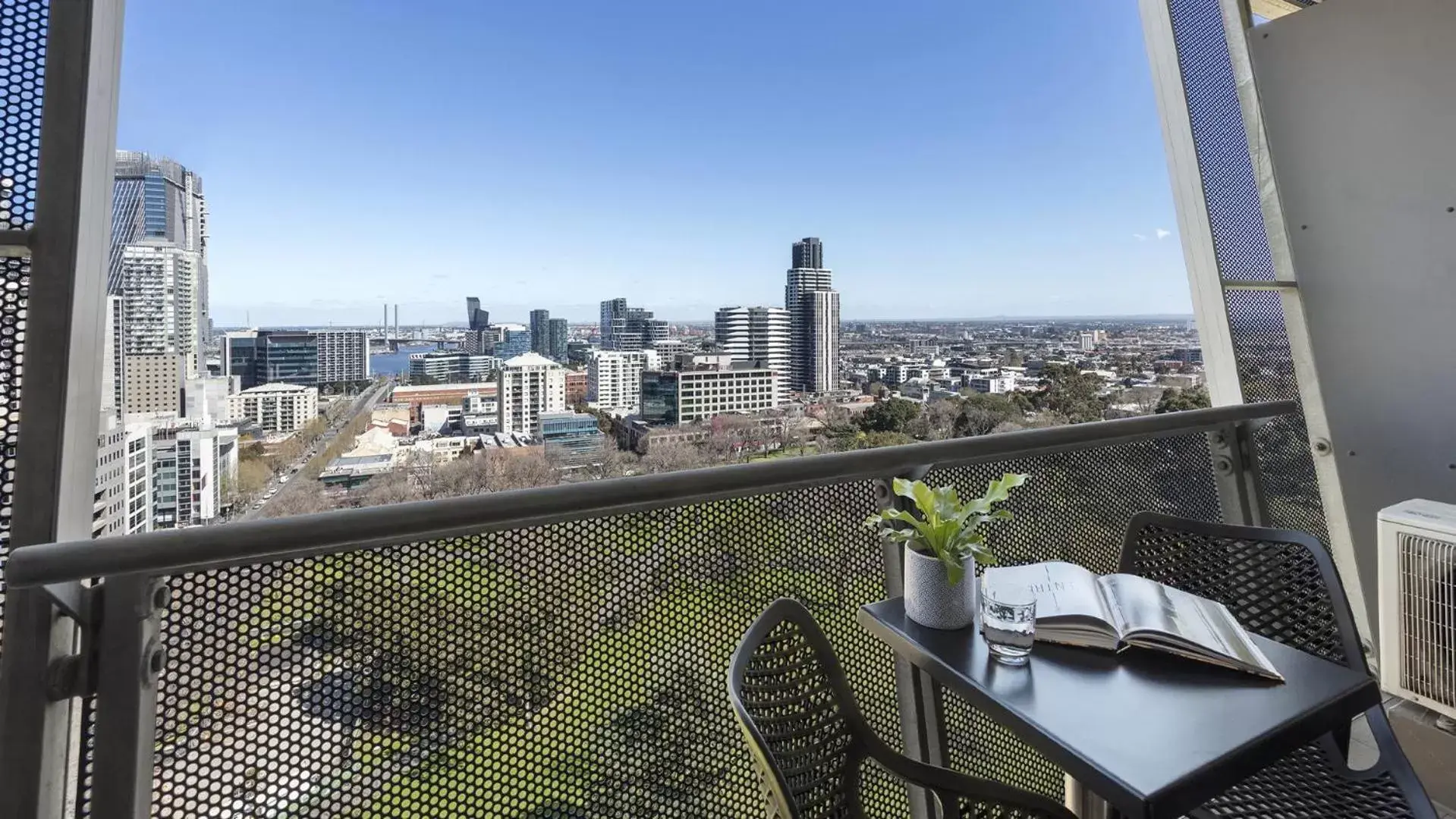 Studio with Park View - No Housekeeping in Oaks Melbourne on William Suites Studio with Park View - No Housekeeping in Oaks Melbourne on William Suites