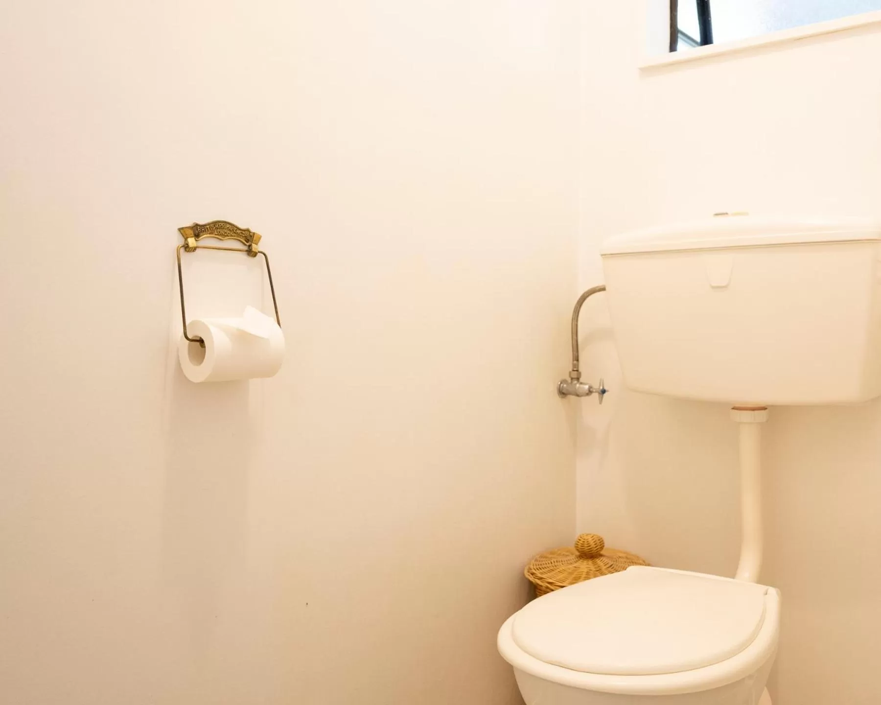 Toilet in Tudor Park Motel Spacious with kitchens 1 minute walk to restaurant and shopping centre and Gisborne Hospital