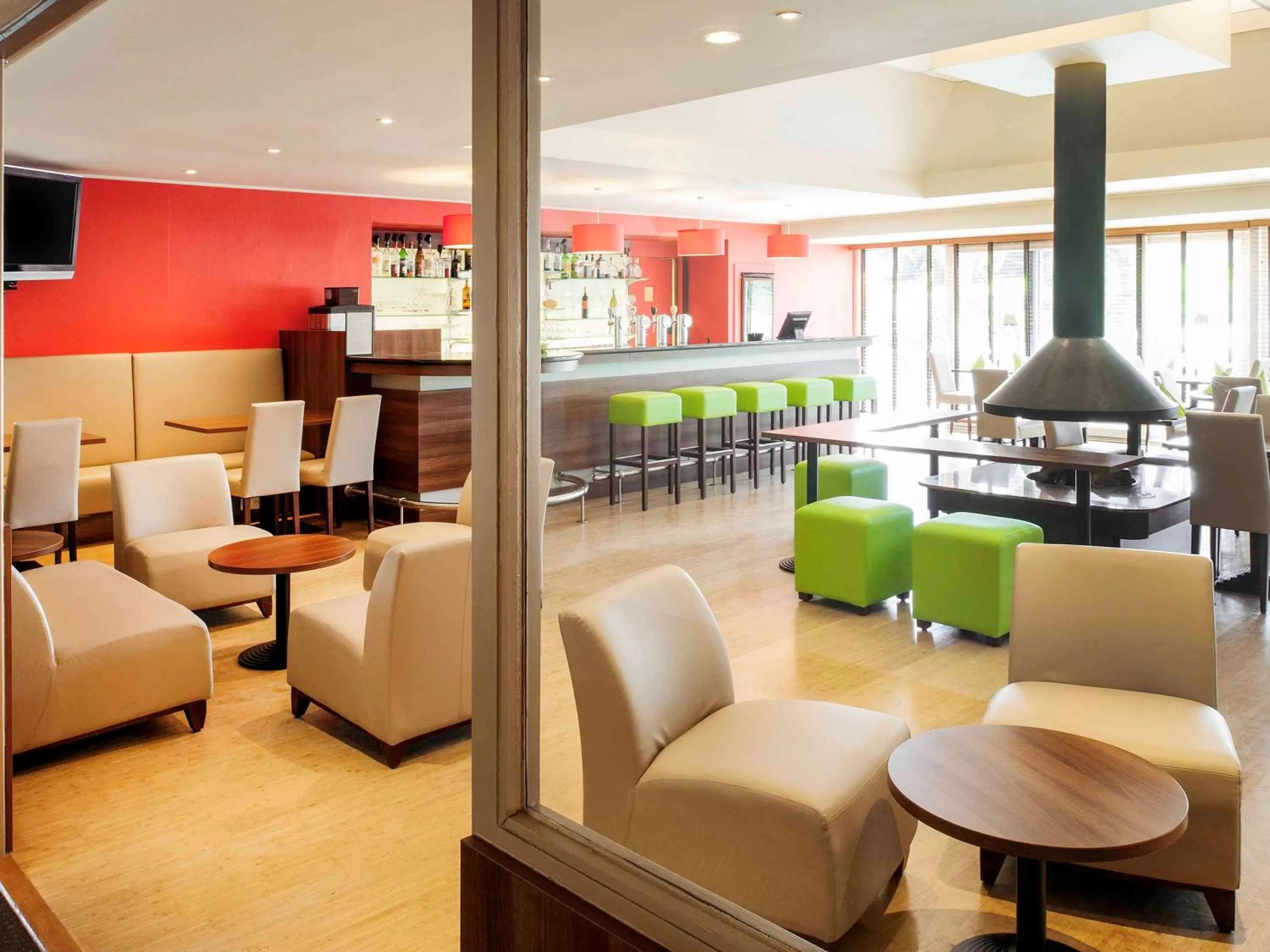 Lounge or bar in ibis Styles Louvain-la-Neuve Hotel and Events