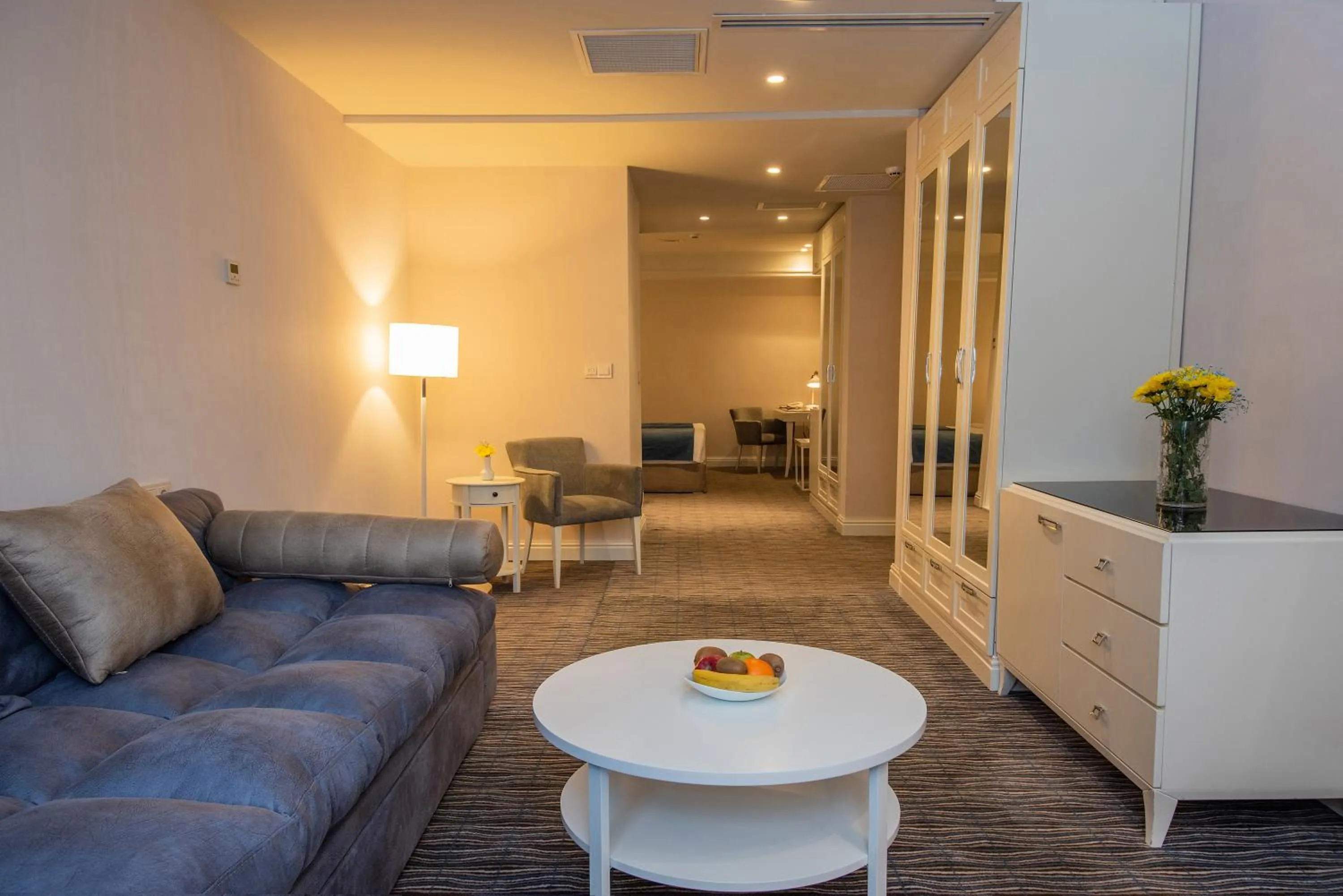 Living room in City Avenue Hotel