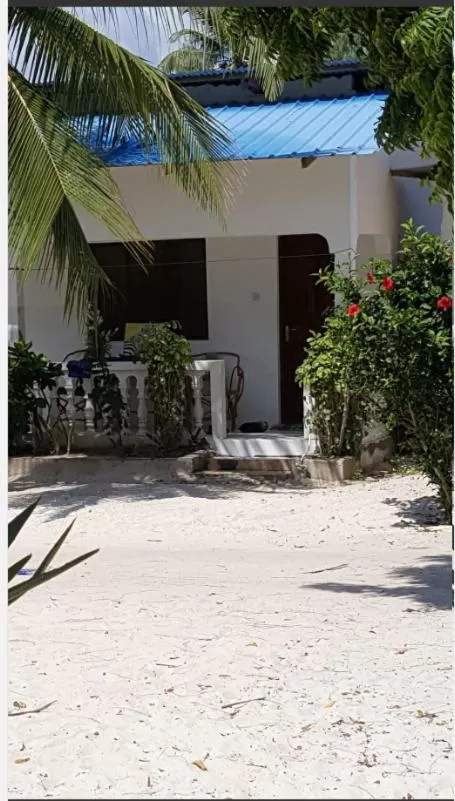 Facade/entrance, Property Building in Ebony & Ivory Beach Bungalows