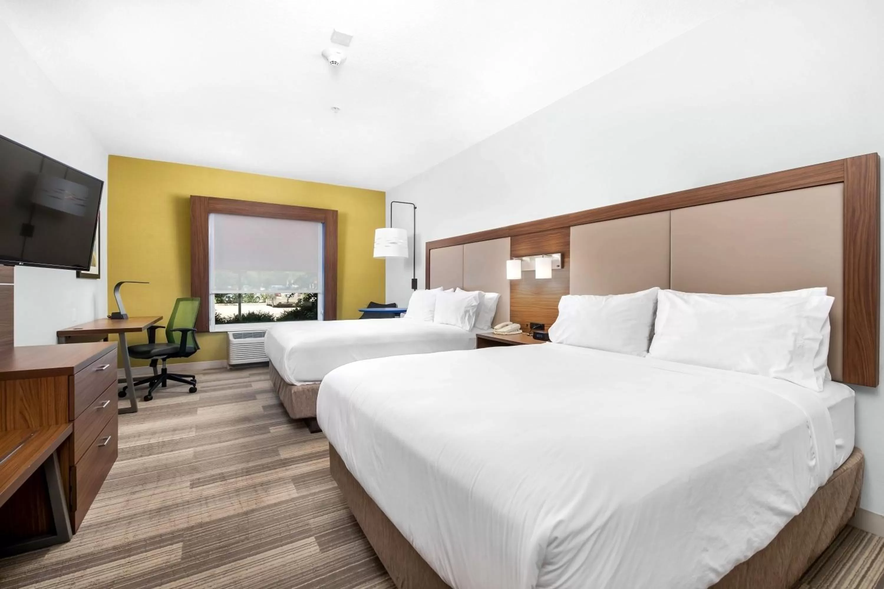 Photo of the whole room, Bed in Holiday Inn Express Hotel and Suites Conroe by IHG