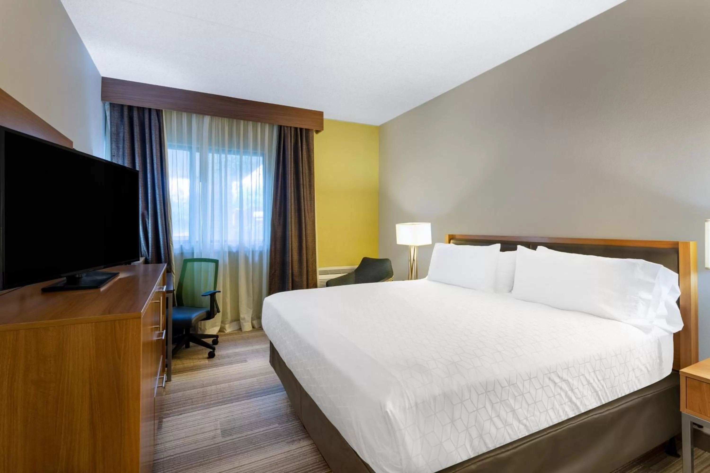 Bedroom, Bed in Holiday Inn Express Hotel & Suites Philadelphia - King of Prussia by IHG