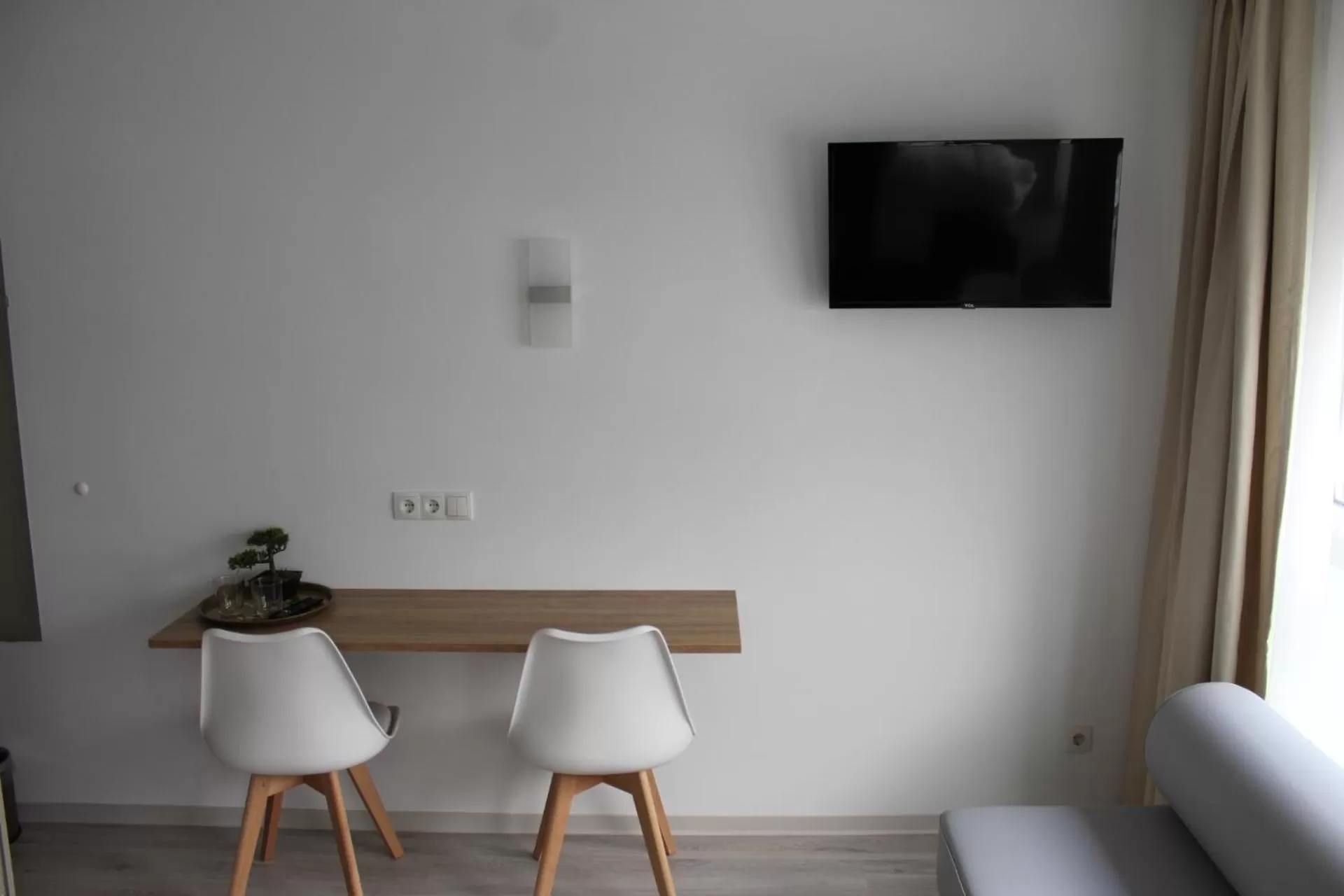 TV and multimedia, TV/Entertainment Center in Hotel 83