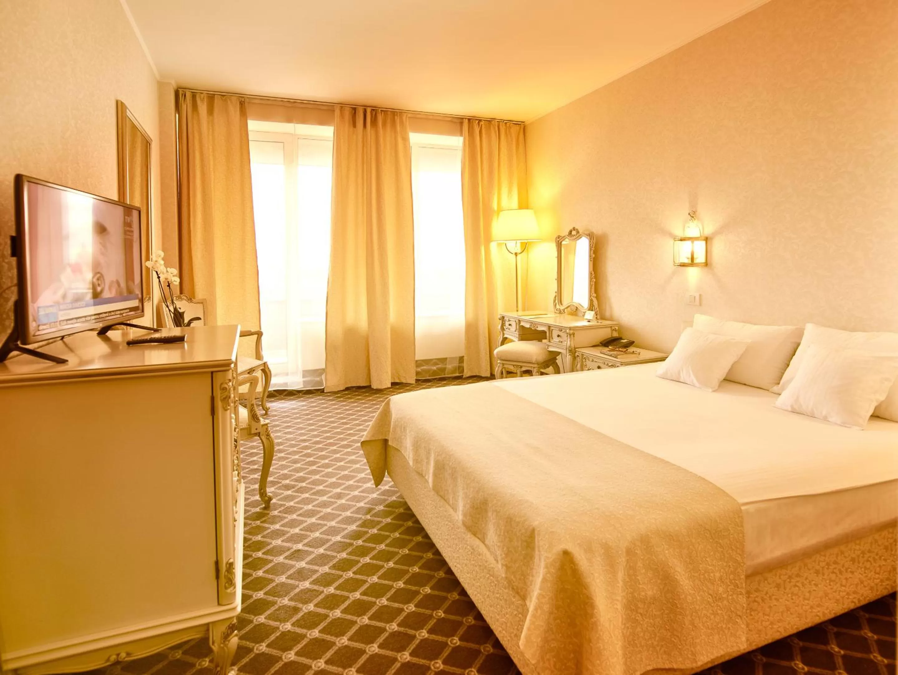 Bed in Continental Forum Arad