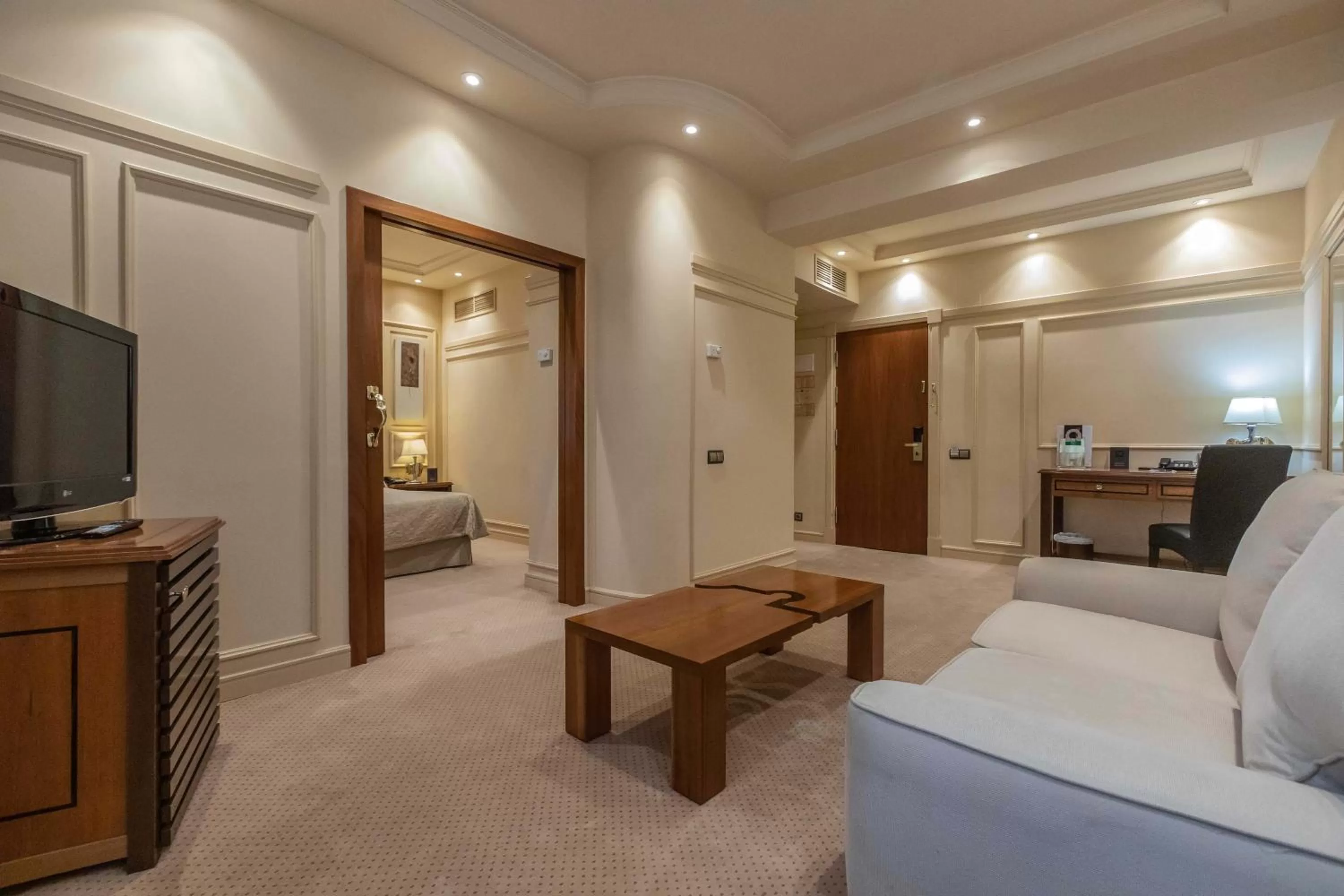 Property building, Bed in Hotel Olid