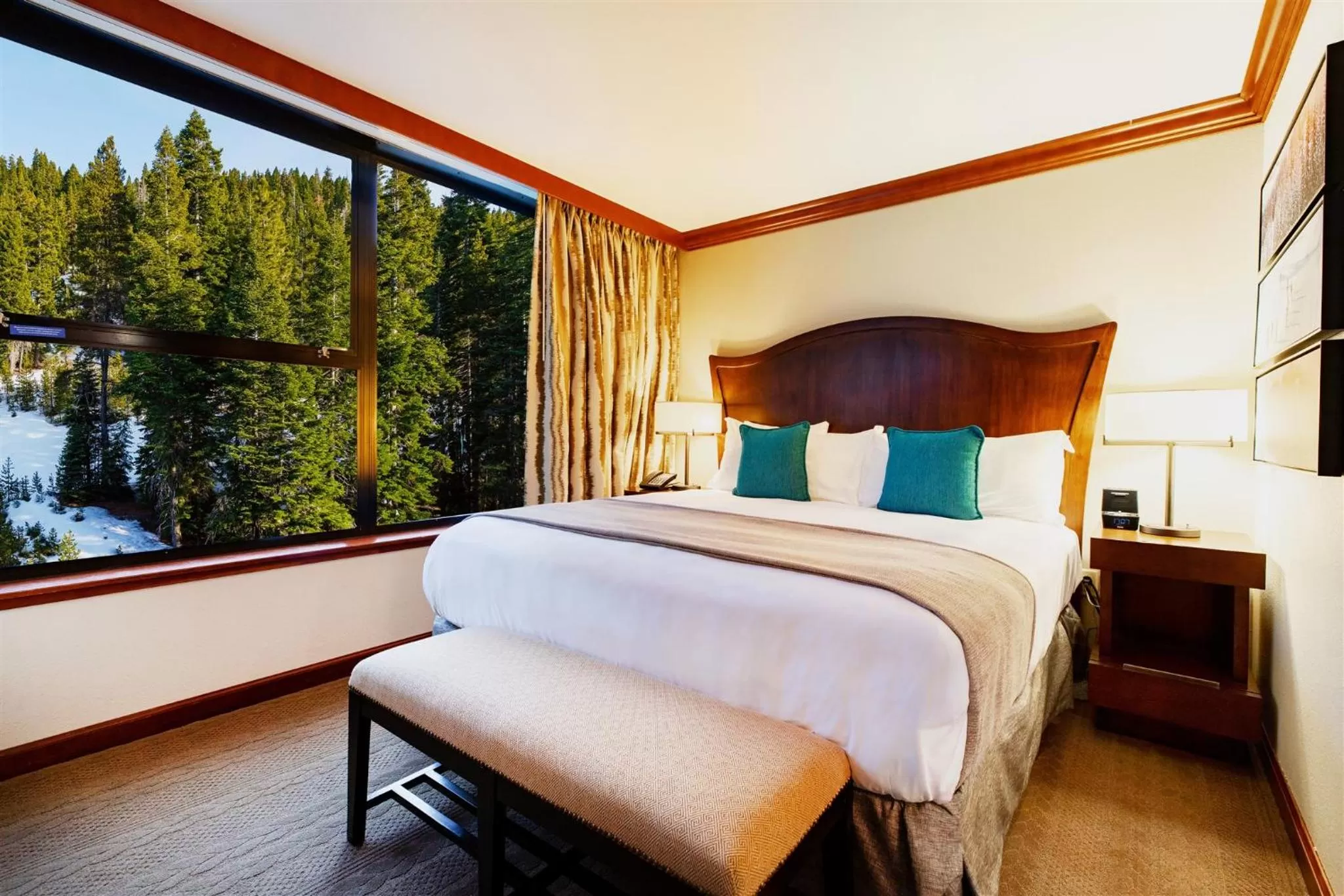 Bed in Everline Resort and Spa, Lake Tahoe