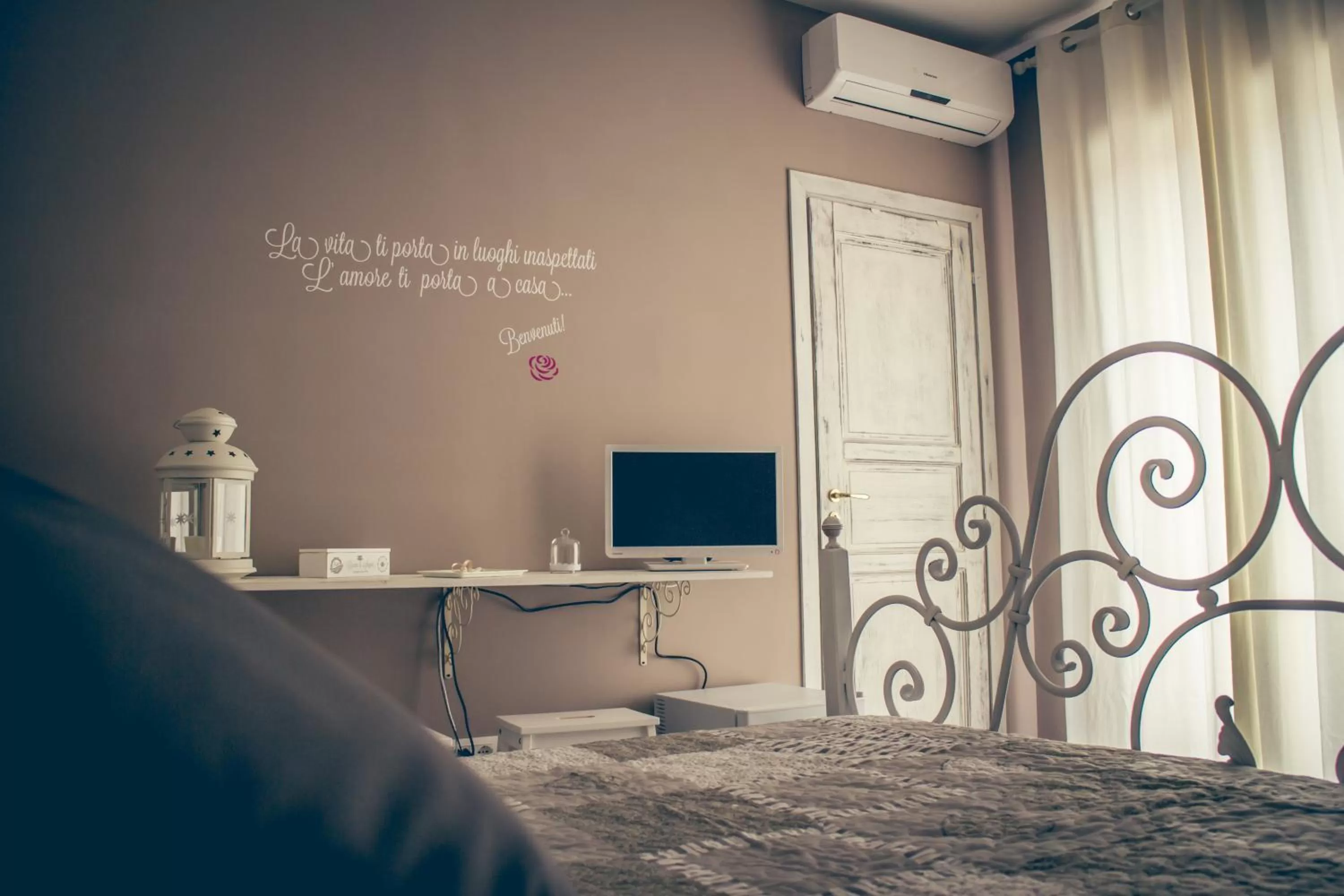 Bedroom, Bed in La Peonia