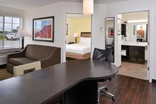 Living room, Bed in Candlewood Suites Beaumont by IHG