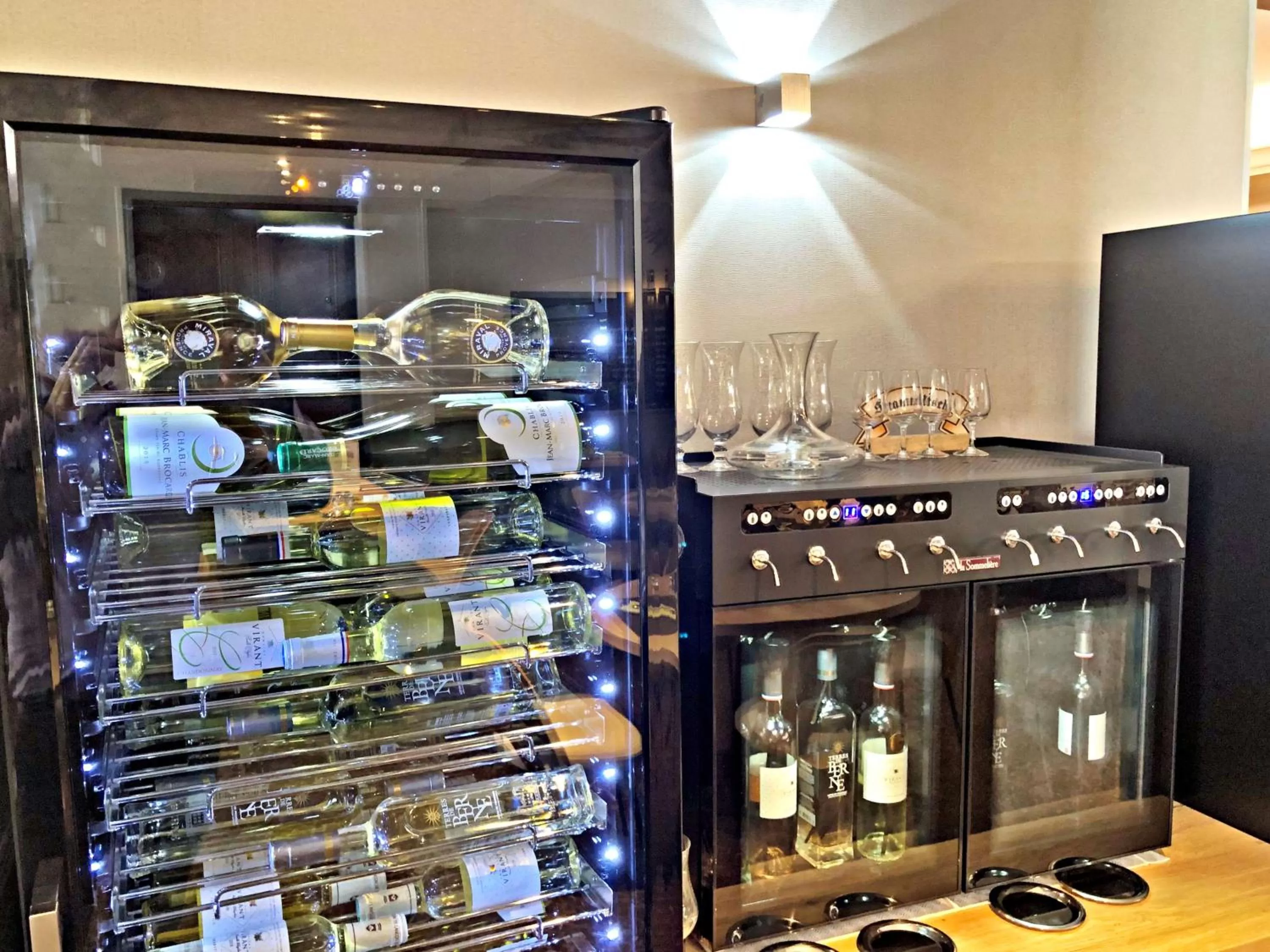 Restaurant/places to eat in Best Western Marseille Aeroport