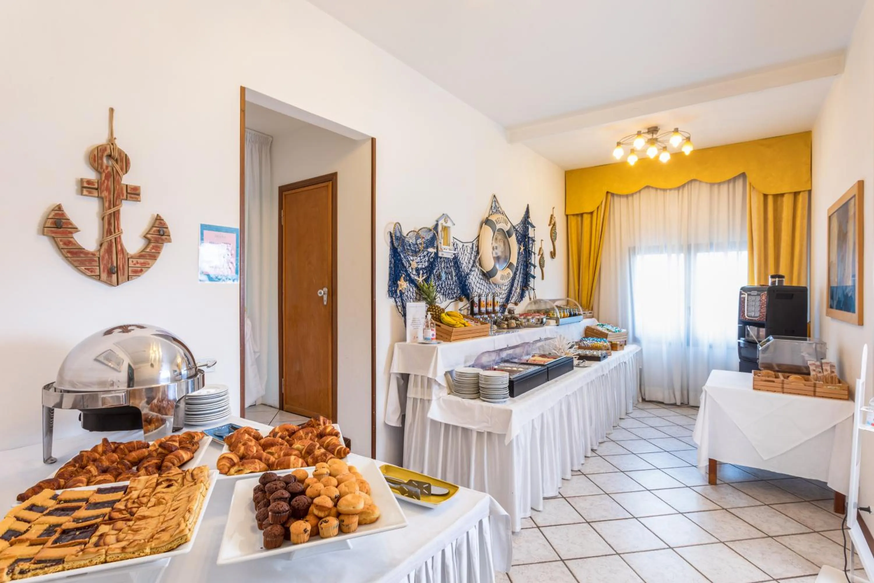 Food and drinks in Hotel Diana