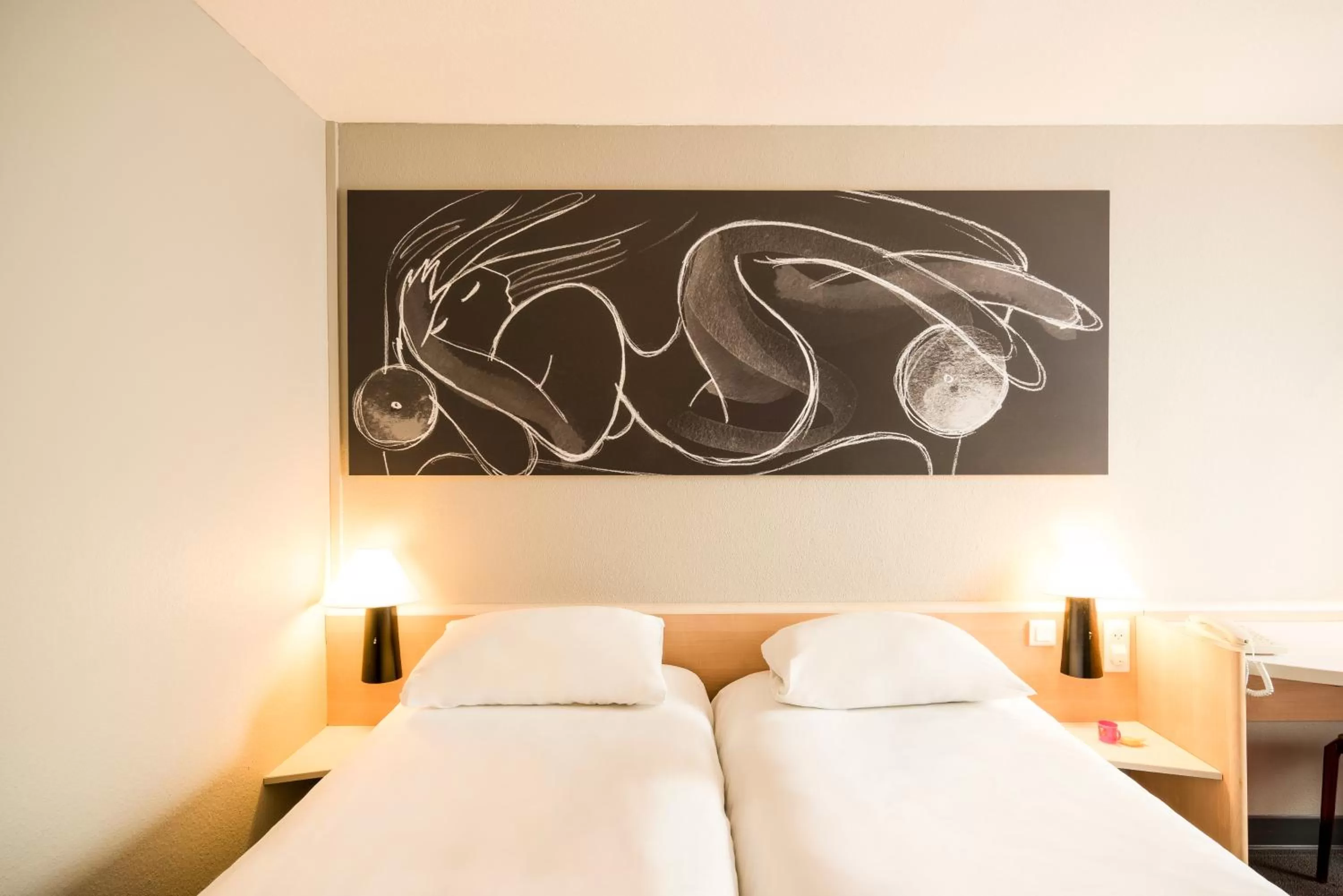 Photo of the whole room, Bed in ibis Tours Centre Gare