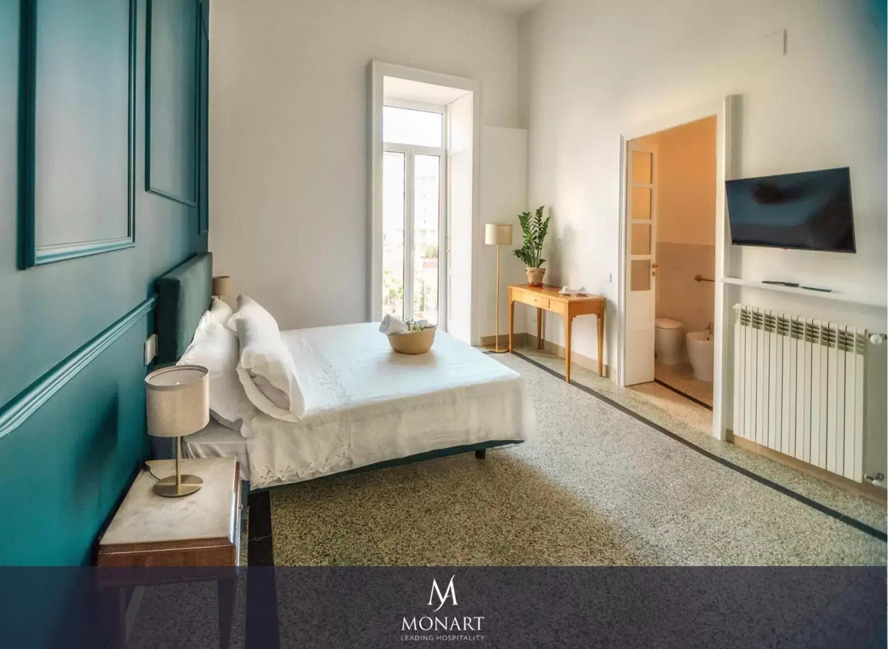 Deluxe King Room with Balcony in MONART HOSPITALITY Cavour Deluxe King Room with Balcony in MONART HOSPITALITY Cavour