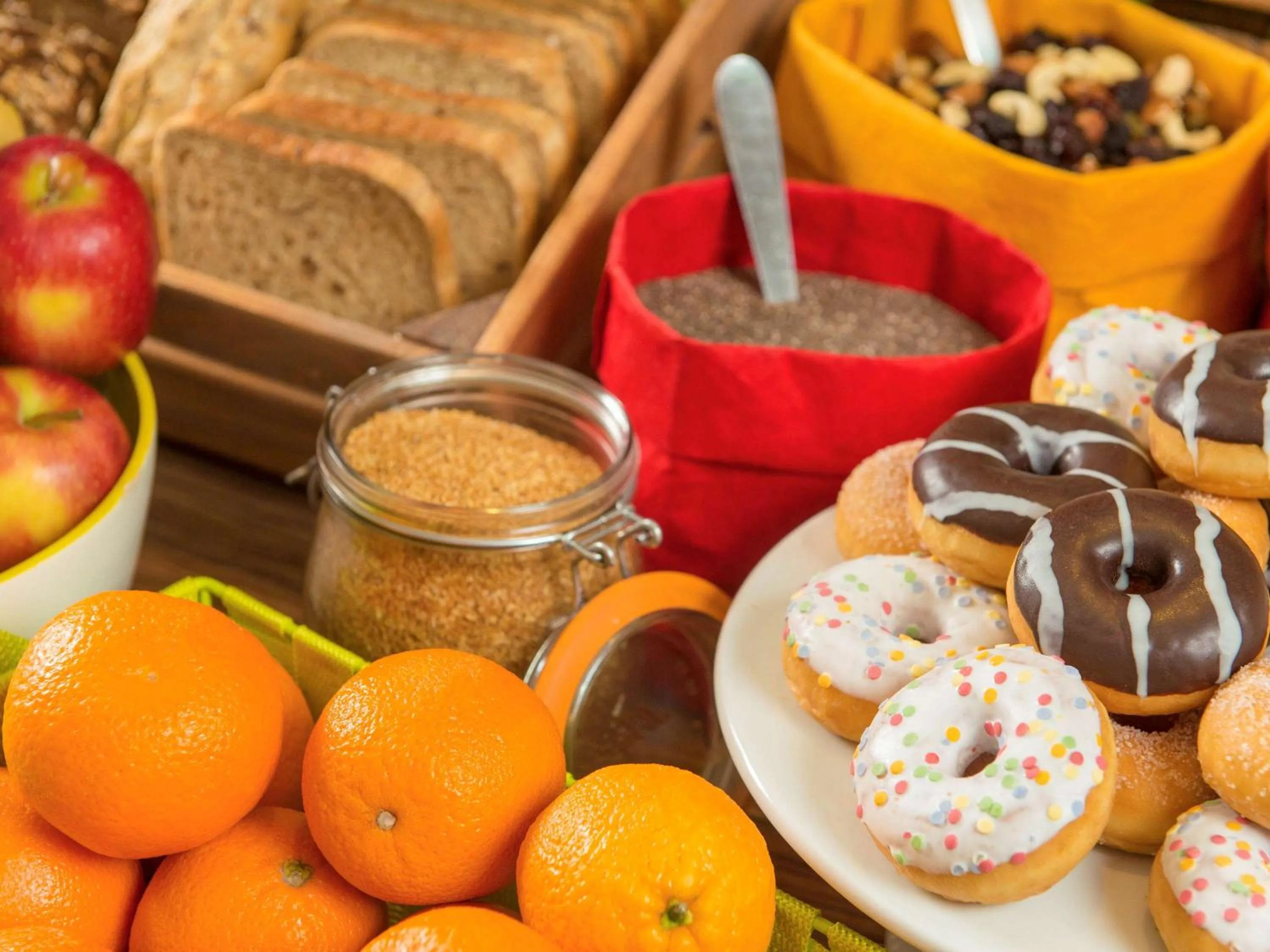 Restaurant/places to eat in Hotel Ibis Styles Lleida Torrefarrera