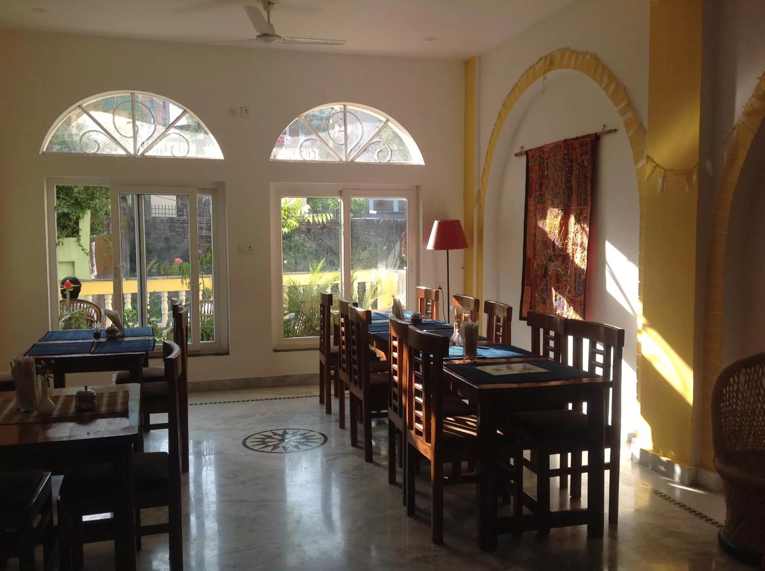 Restaurant/Places to Eat in Seventh Heaven Inn Rishikesh