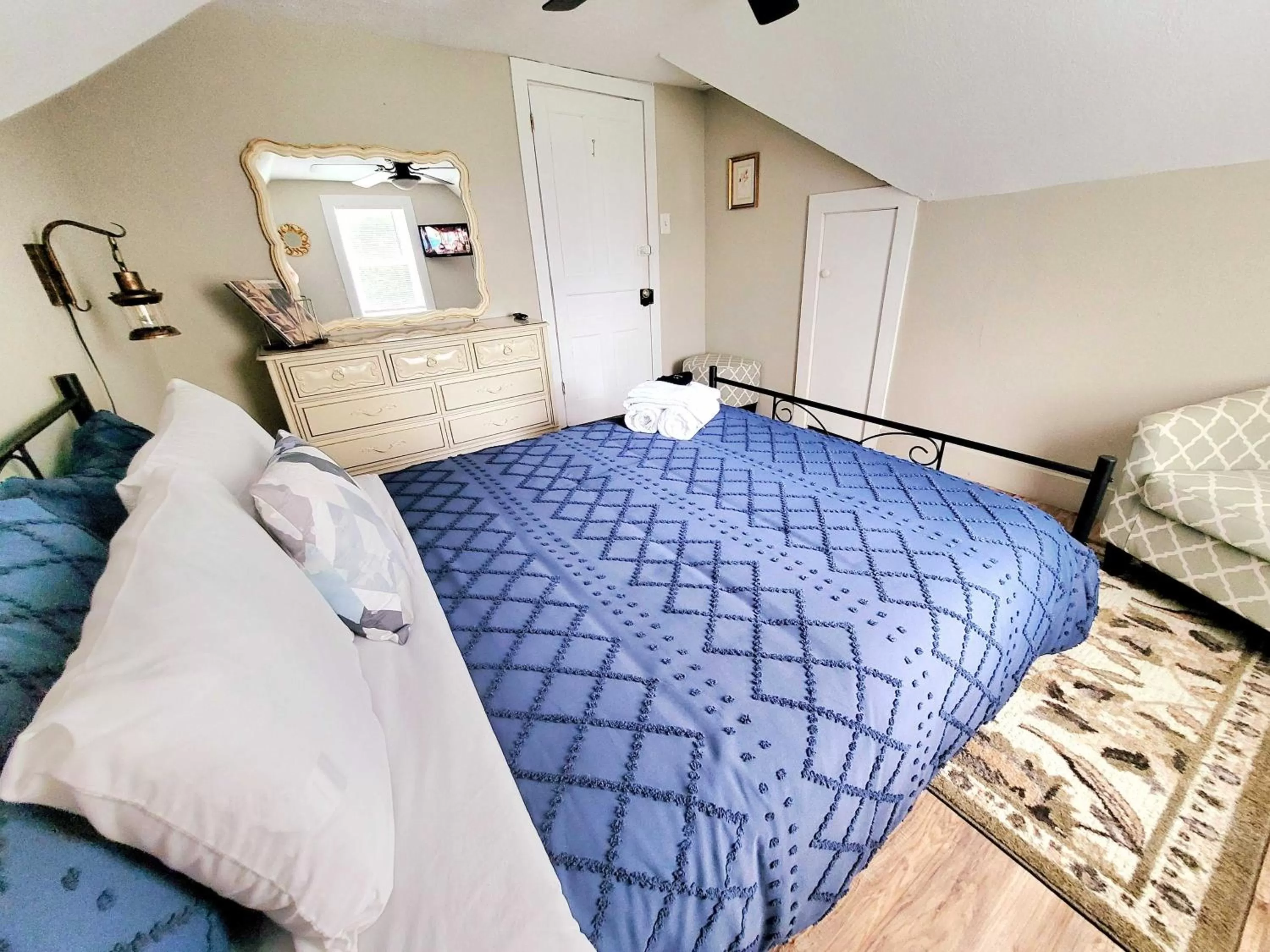 Bed in Pump House Inn & Spa