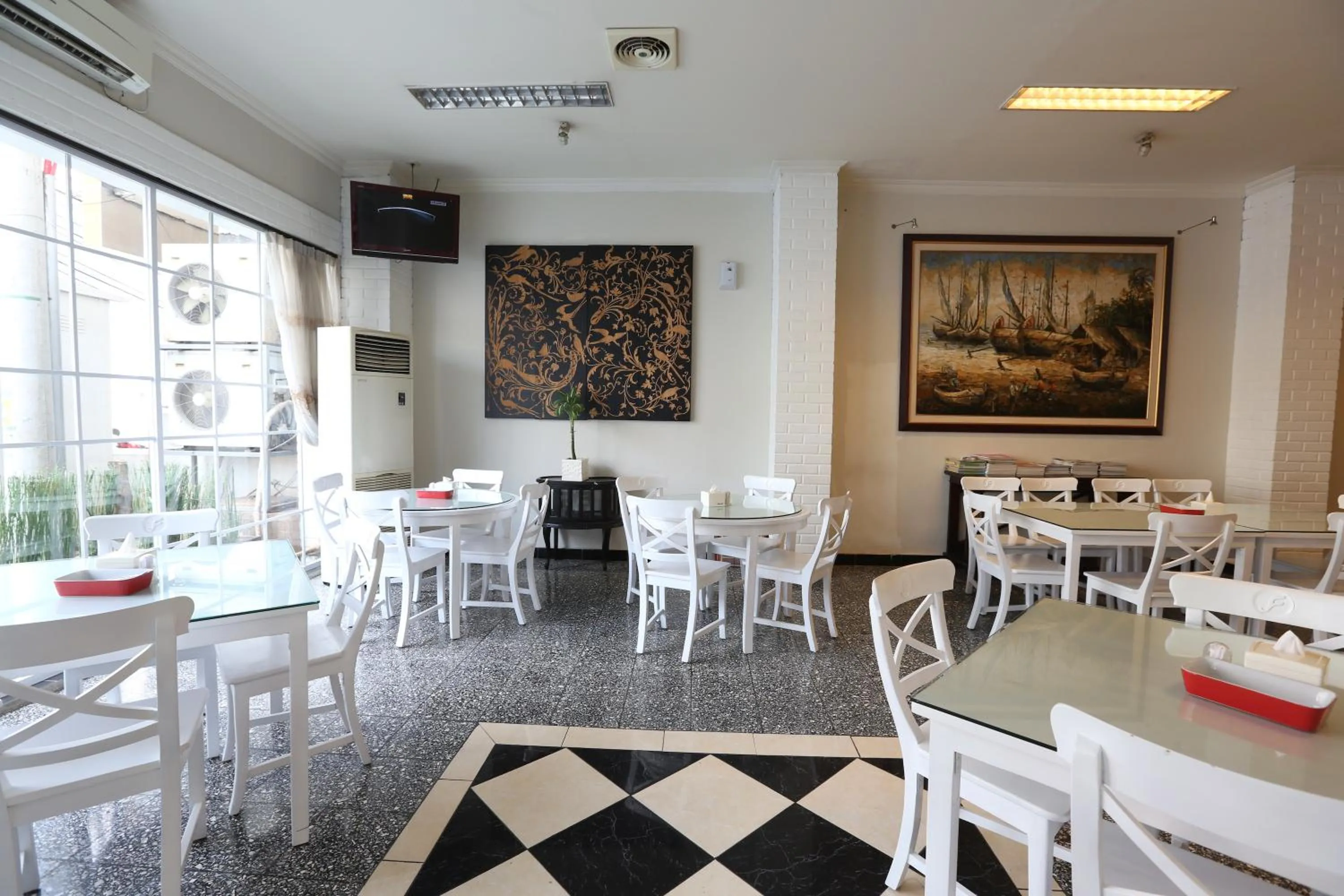 Restaurant/places to eat in F Hotel Jakarta