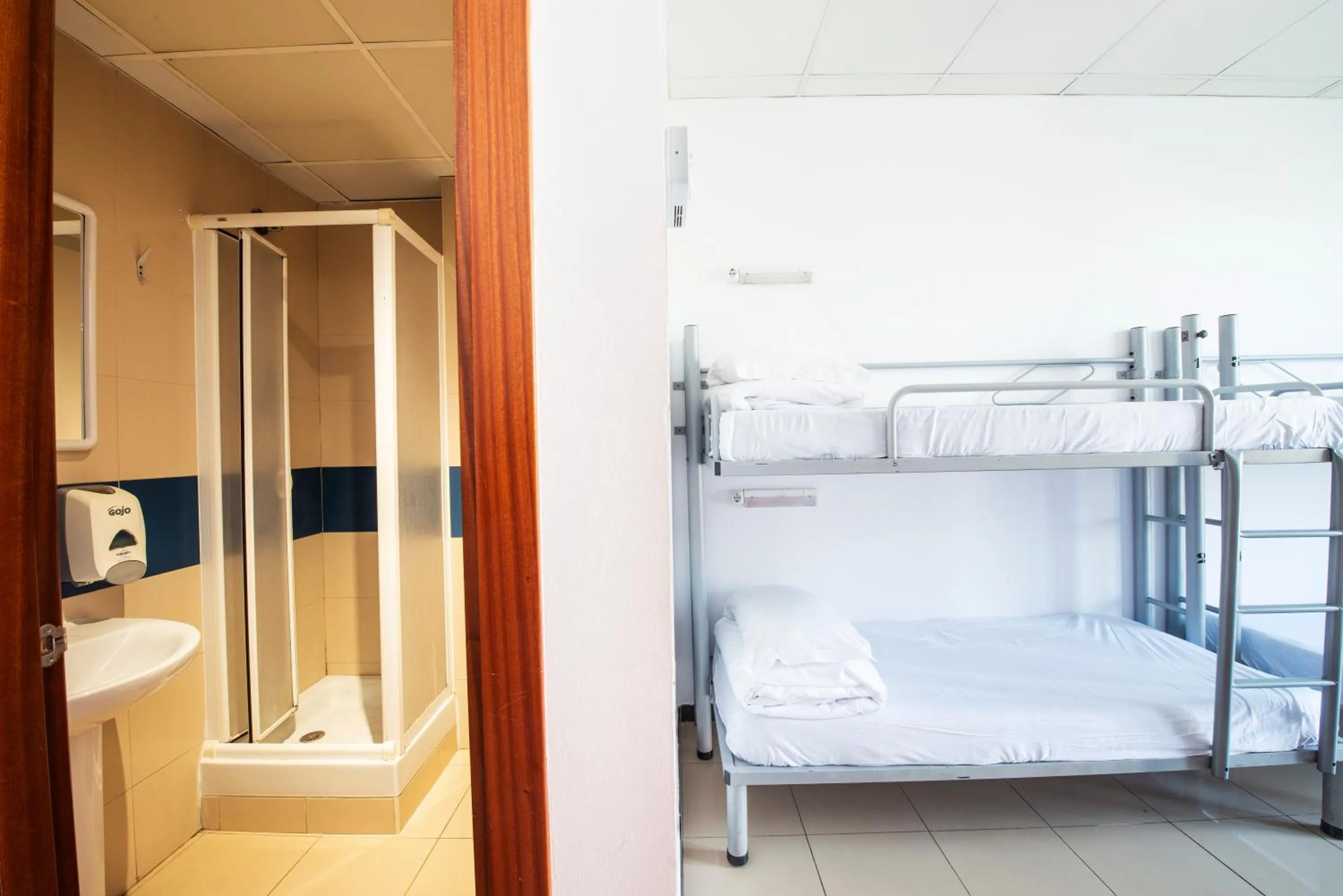 Bathroom, Bed in Safestay Barcelona Passeig de Gràcia