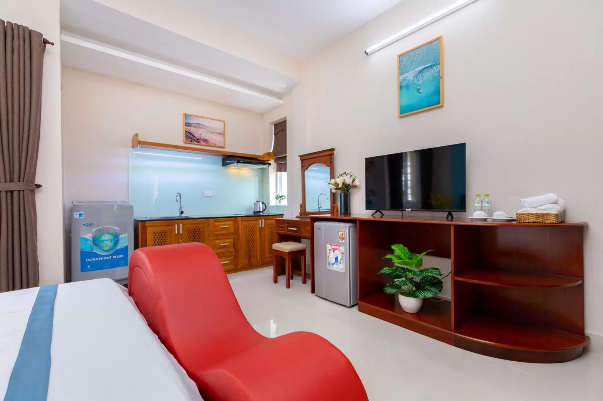 Photo of the whole room, Bed in Queen Garden Hotel & Apartment