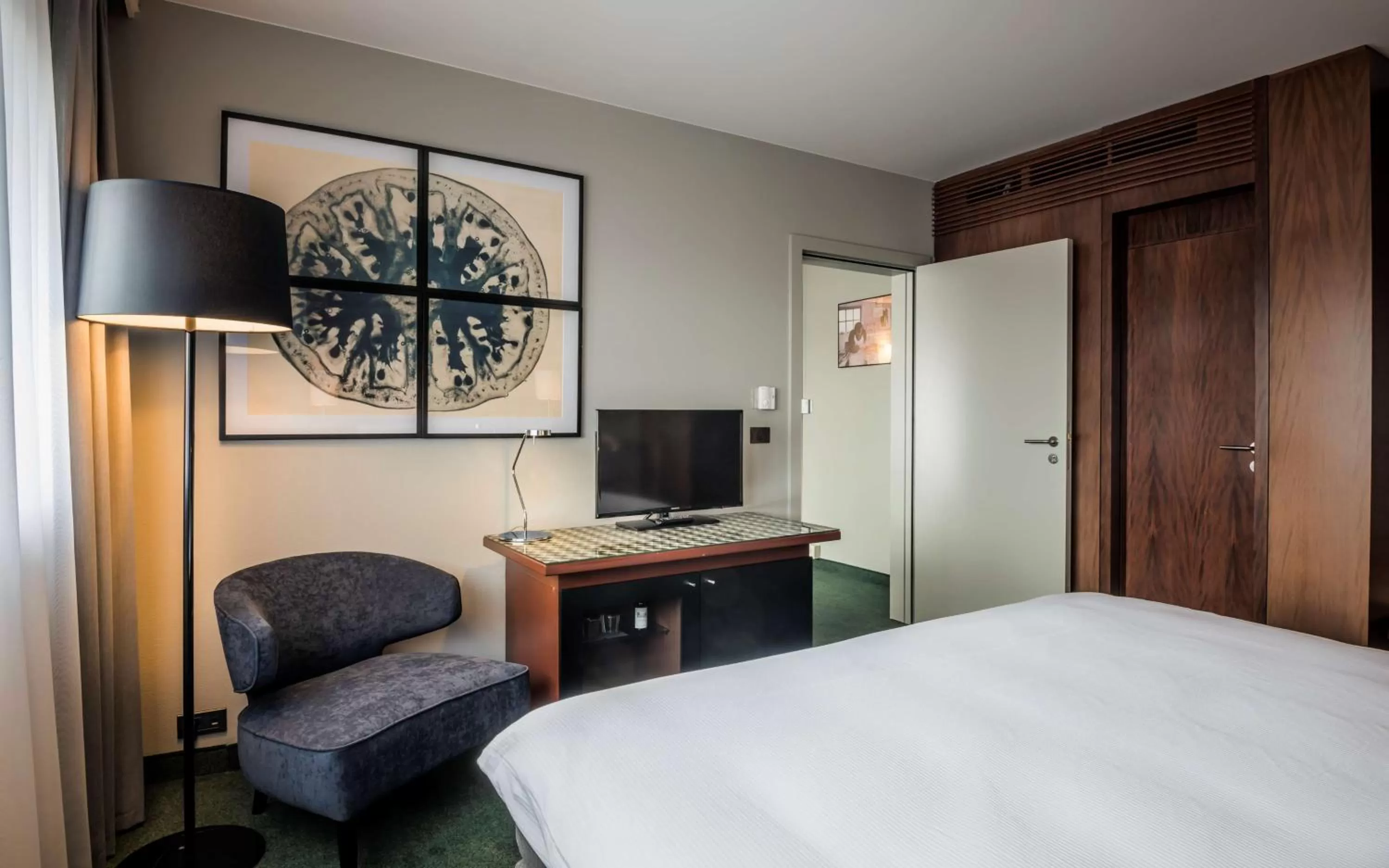 Photo of the whole room, Bed in NH Brussels EU Berlaymont