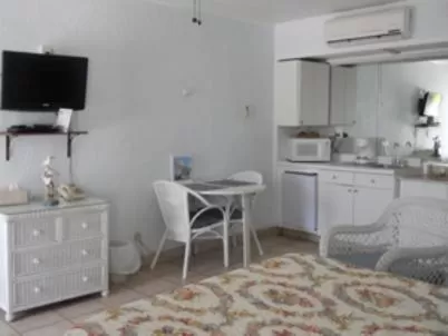 TV and multimedia, Kitchen/Kitchenette in Queens Gate Resort