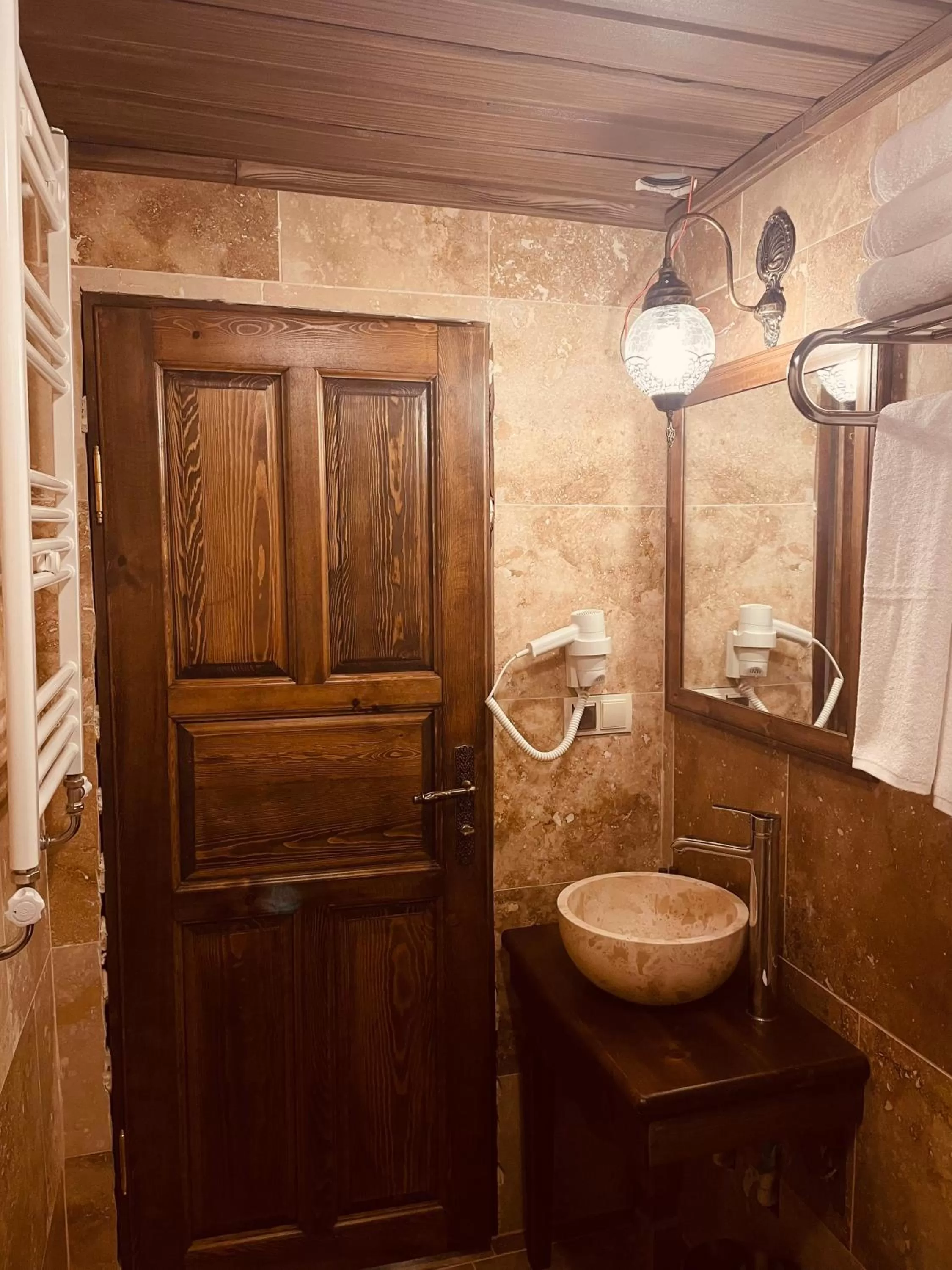 Shower in Virtus Cappadocia Hotel Göreme