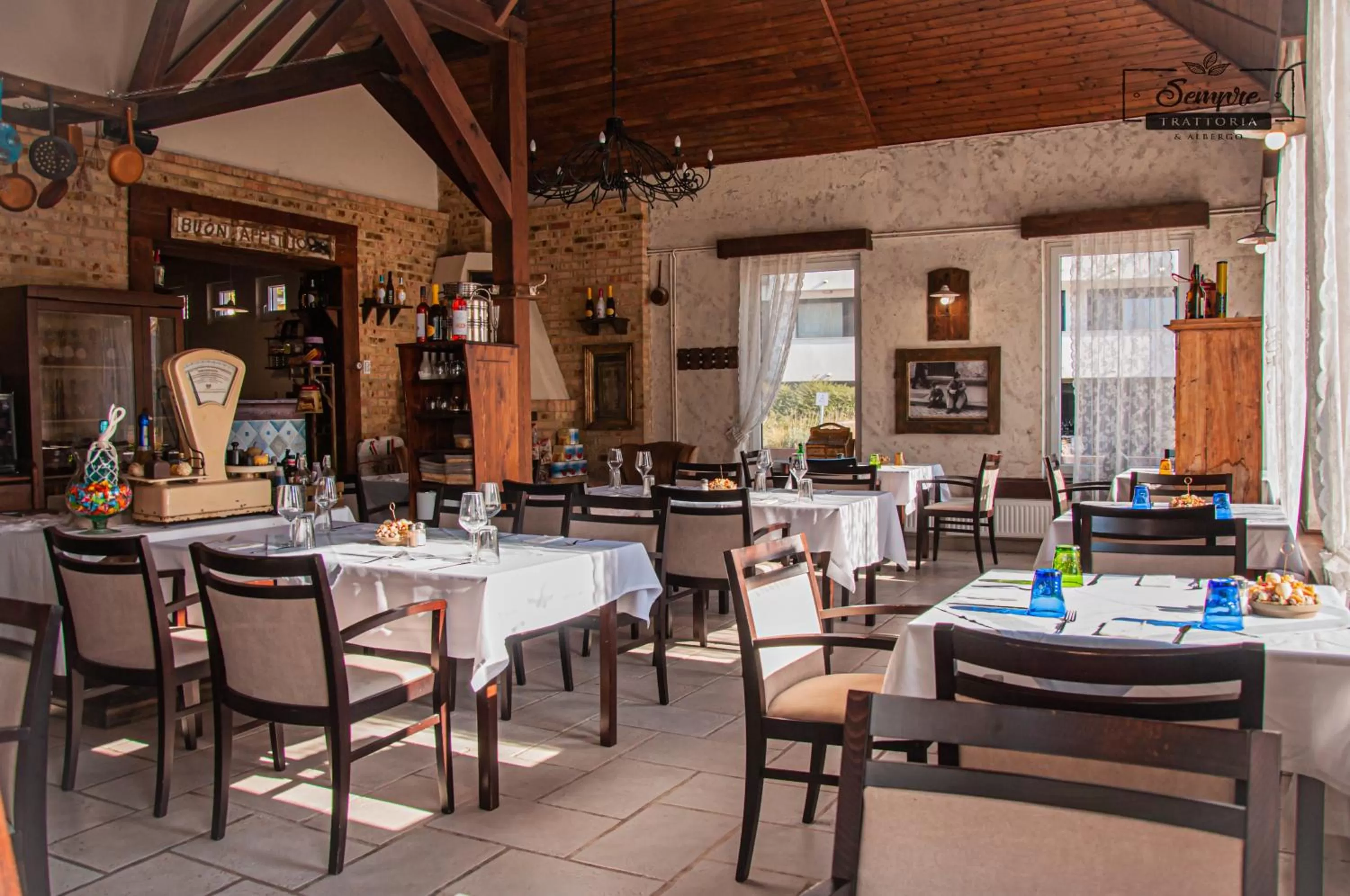 Restaurant/Places to Eat in Sempre Étterem És Panzió