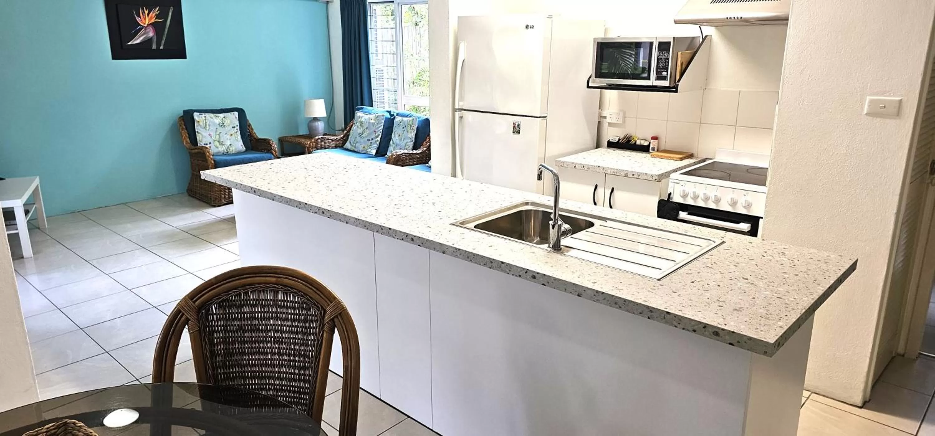 Kitchen or kitchenette in Mango Tree Holiday Apartments