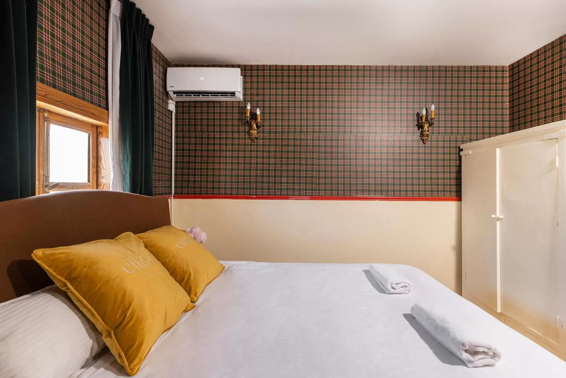 Bed in The Elliot - Adults only