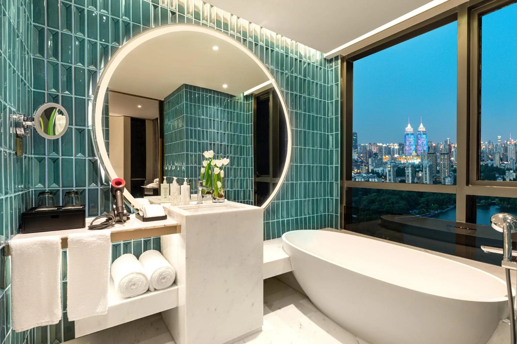 Bathroom in HUALUXE Shanghai Changfeng Park - Park Lake View