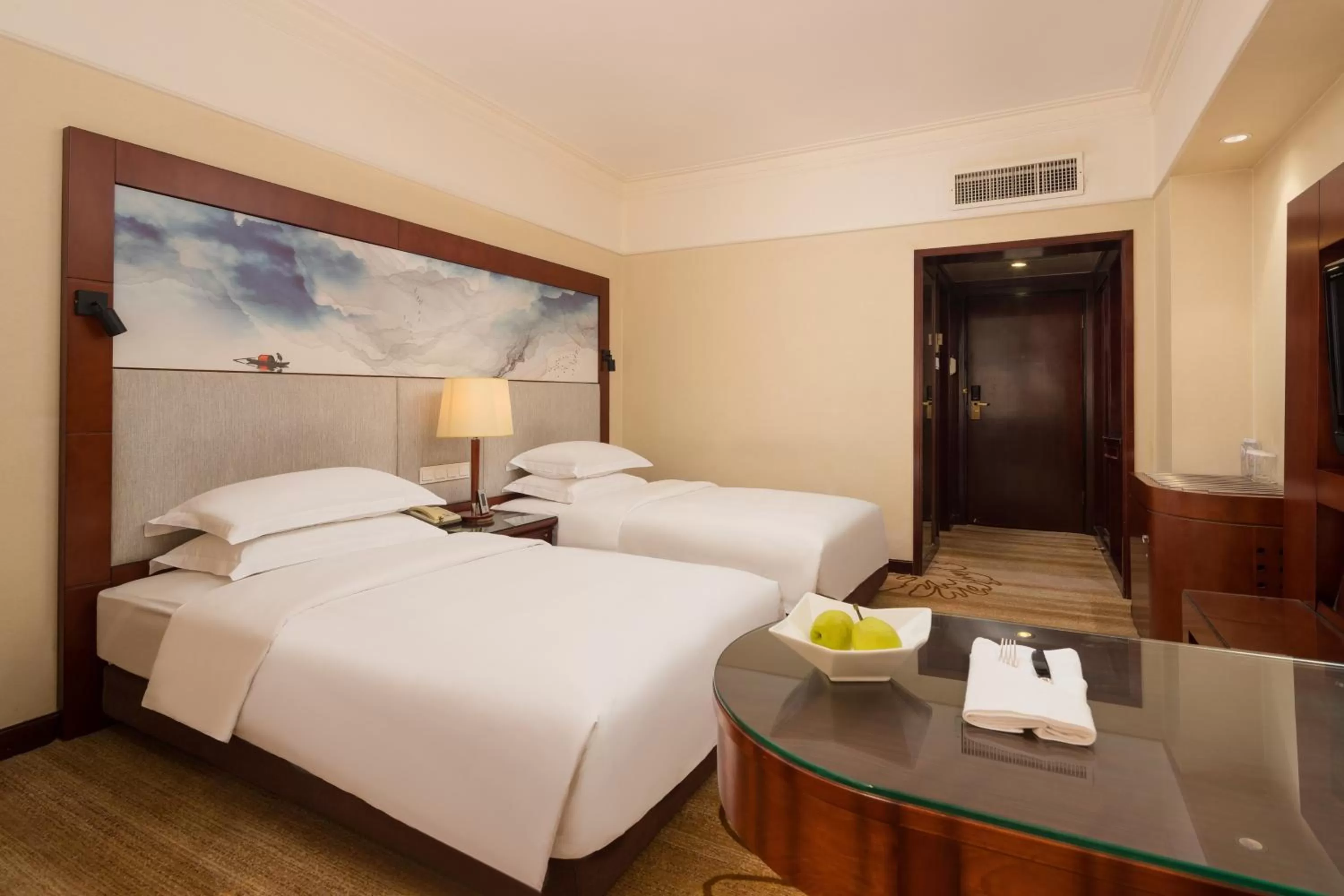 Bed in Shenzhen Sunshine Hotel, Luohu