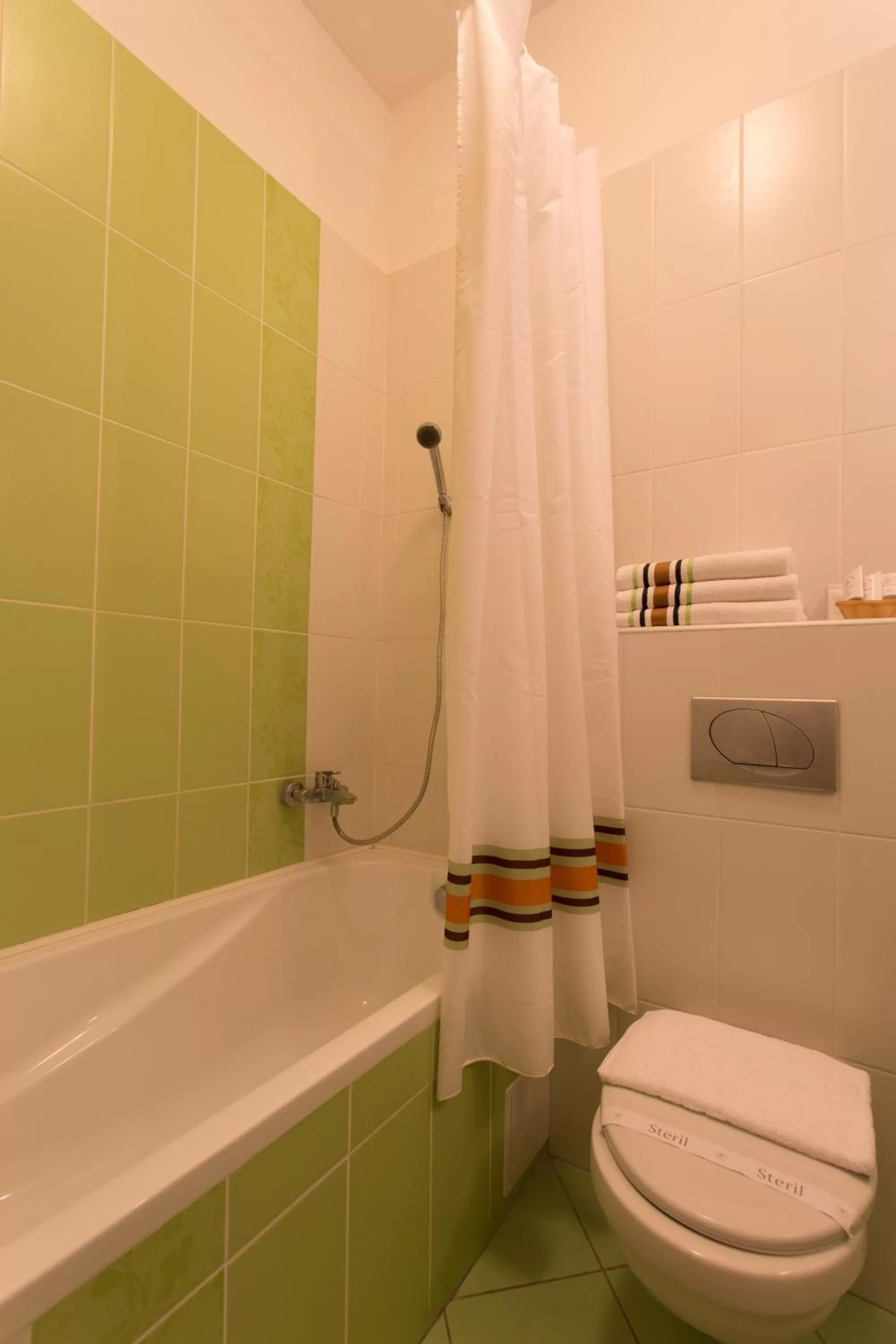 Toilet, Bathroom in Körös Panzió és Étterem