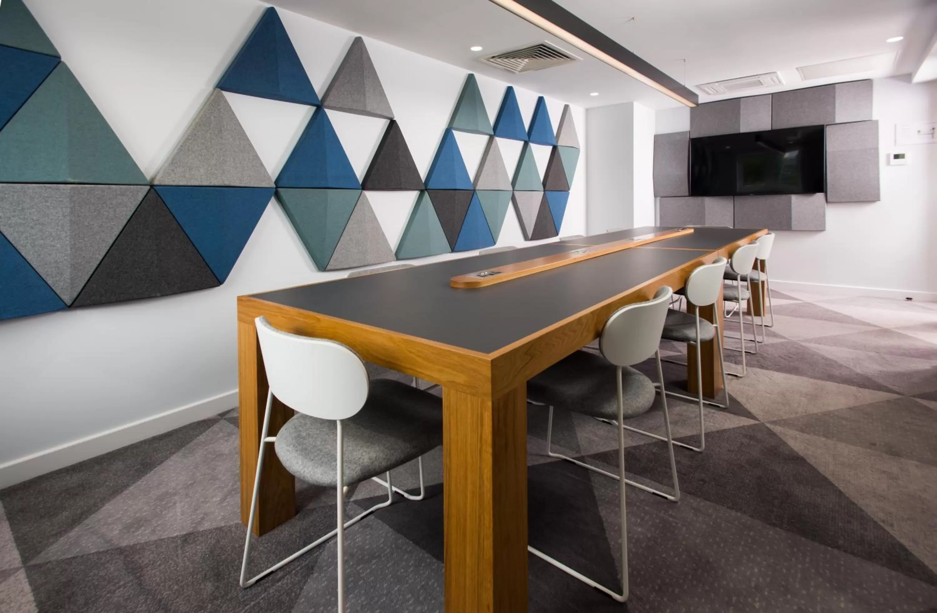 Meeting/conference room in Holiday Inn Express Cardiff Bay by IHG