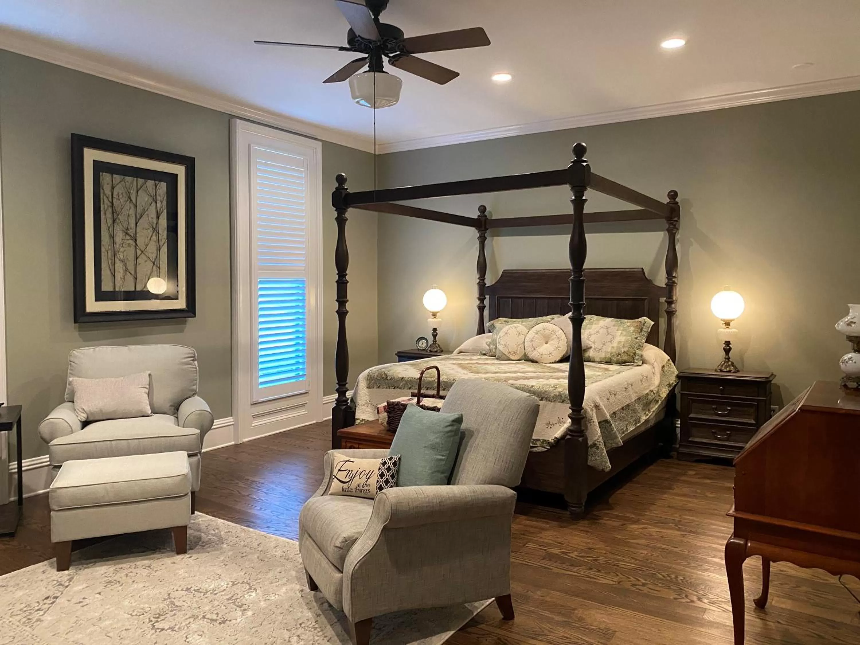 Luxury Quadruple Room in Belle Louise Historic Bed & Breakfast